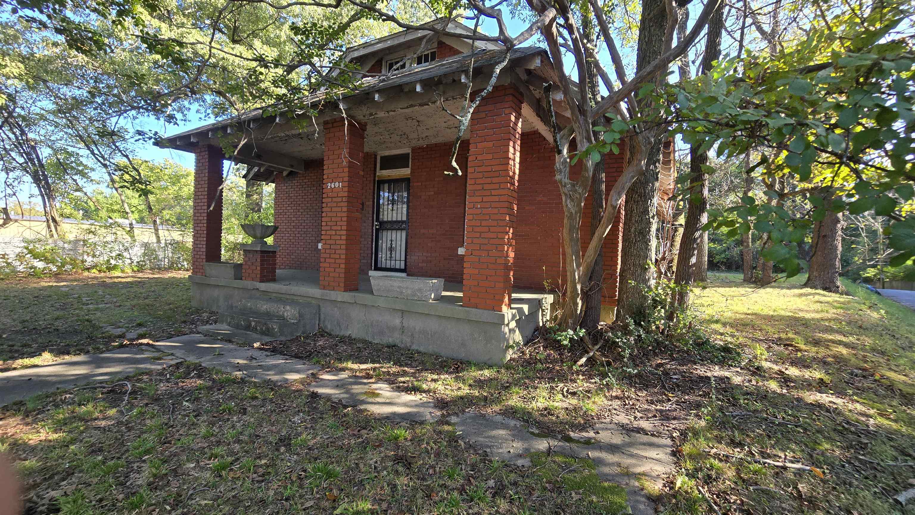 2601 Jackson Ave Property Photo 2