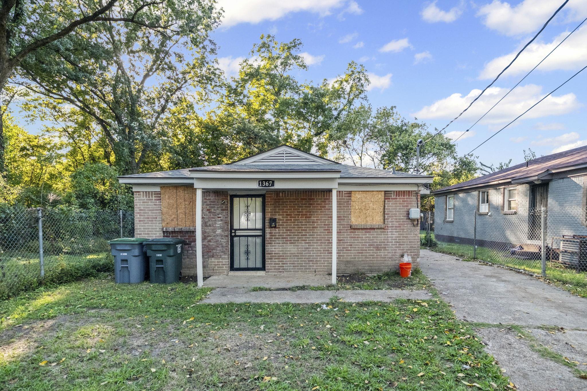 1367 HYDE PARK BLVD Property Photo 1