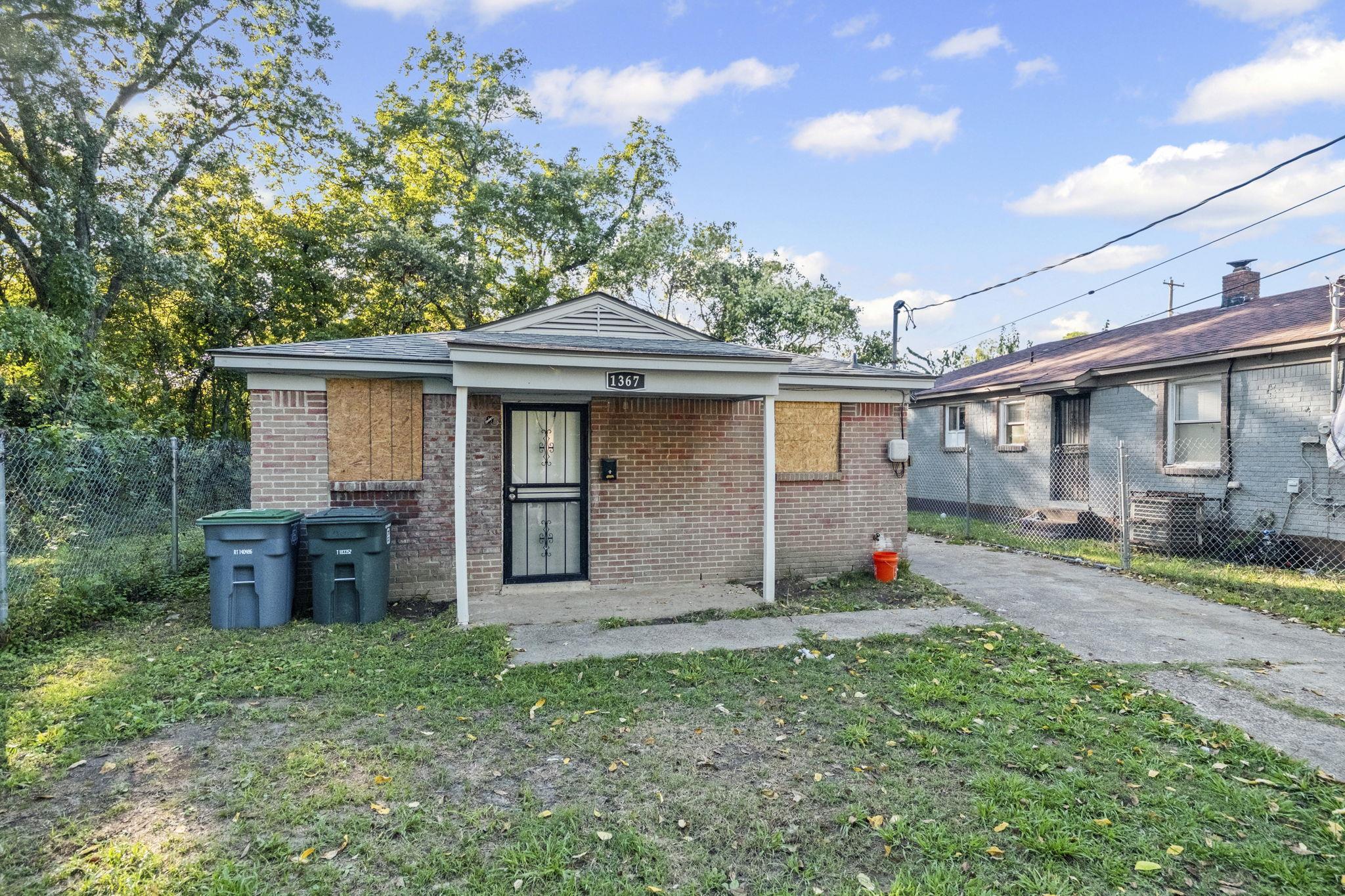 1367 Hyde Park Blvd Property Photo 2
