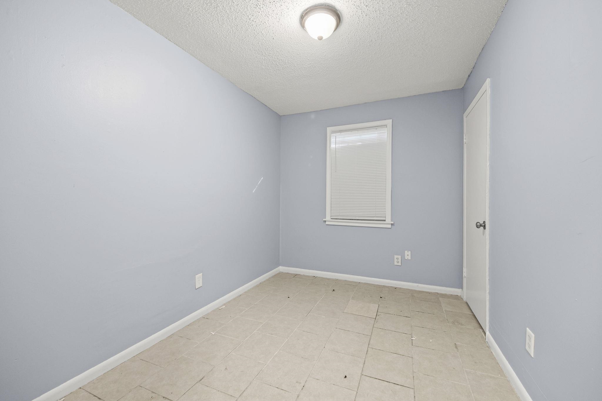 1367 Hyde Park Blvd Property Photo 10