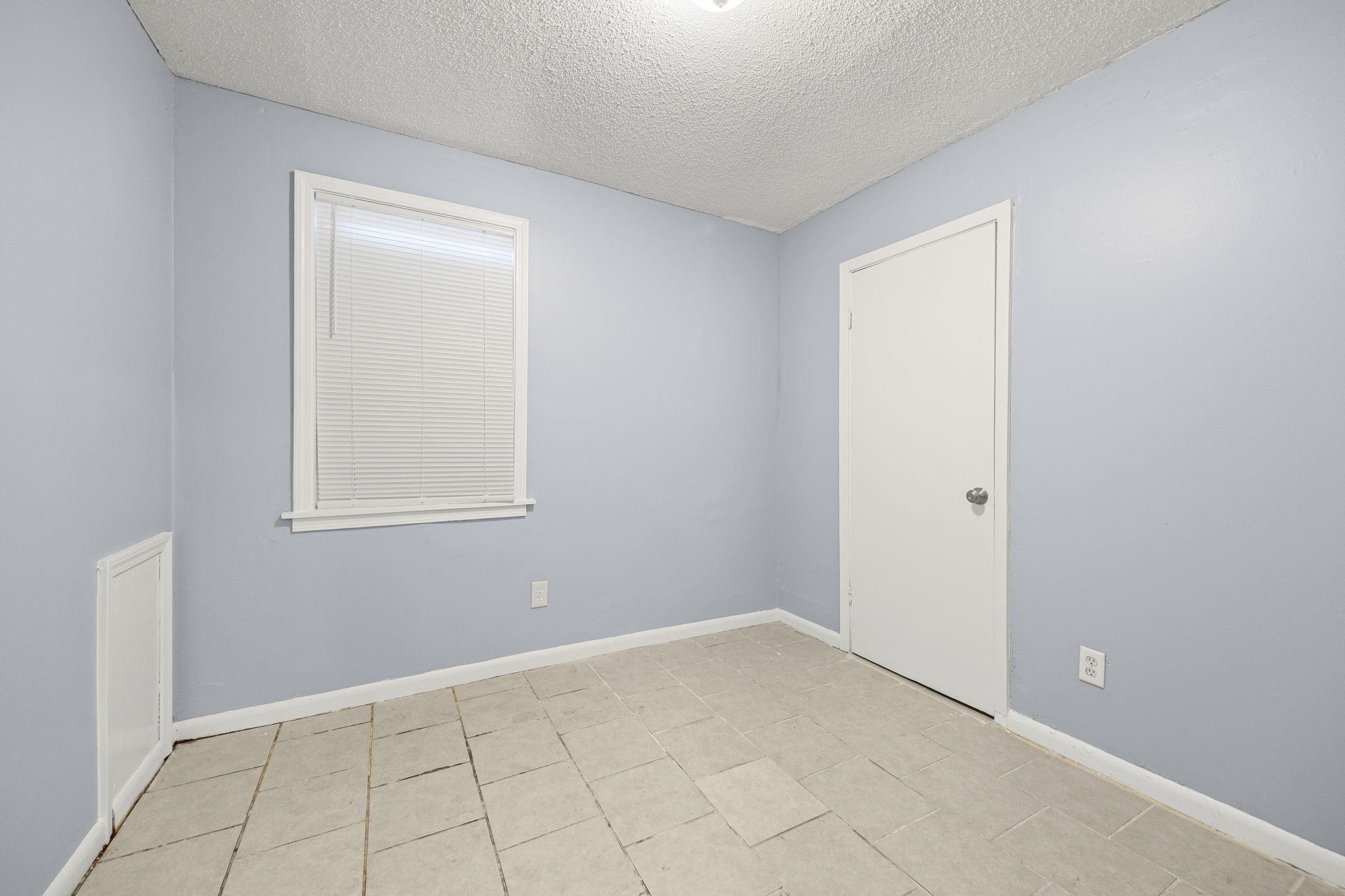 1367 Hyde Park Blvd Property Photo 11