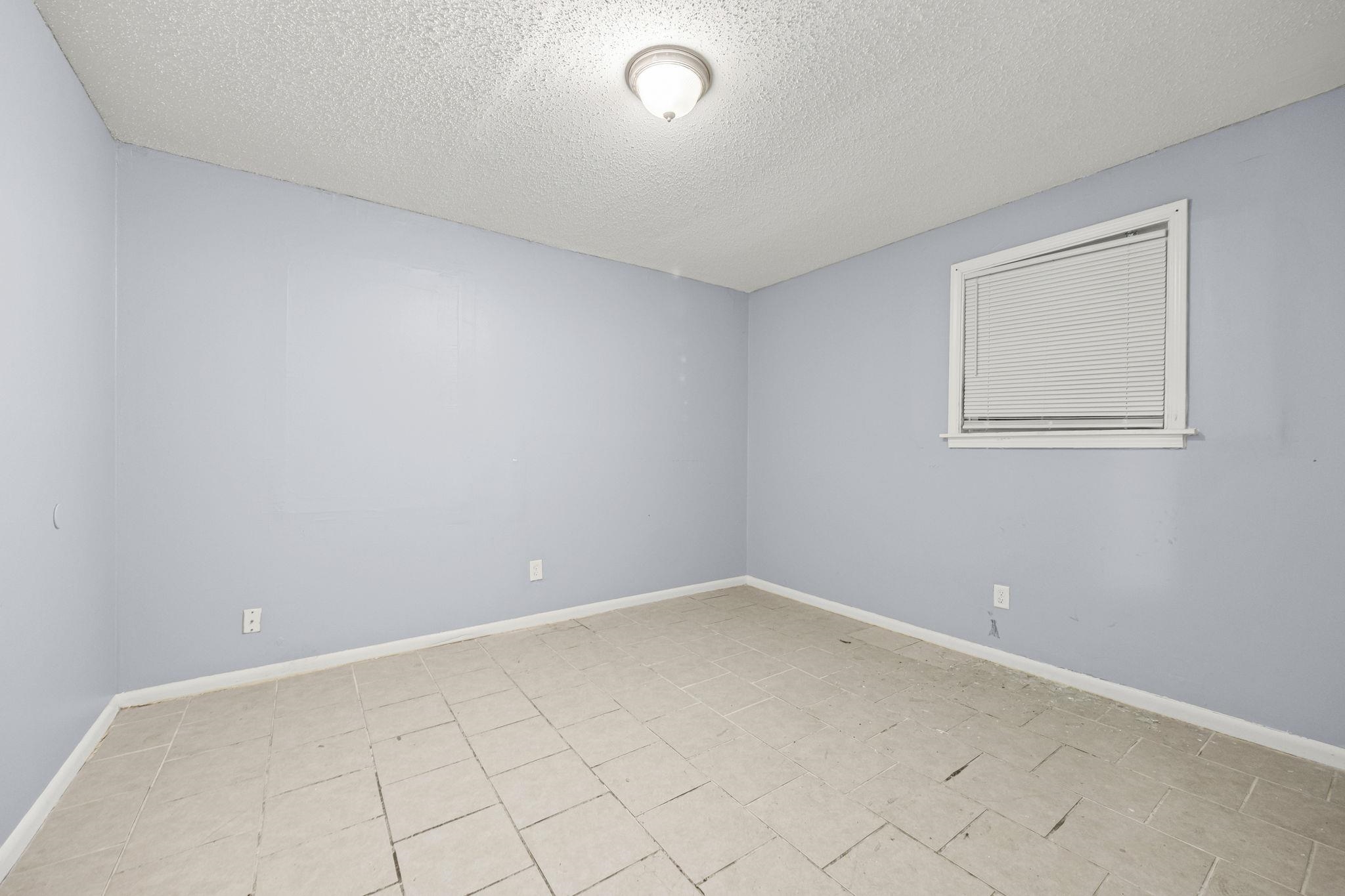 1367 Hyde Park Blvd Property Photo 12