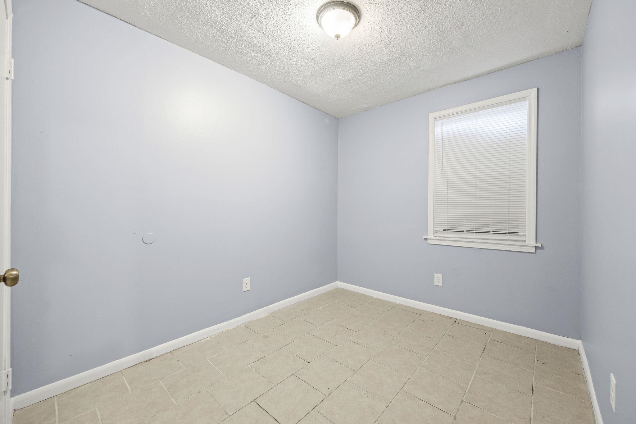 1367 Hyde Park Blvd Property Photo 13
