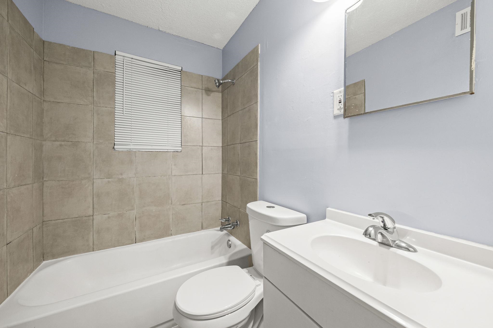 1367 Hyde Park Blvd Property Photo 14