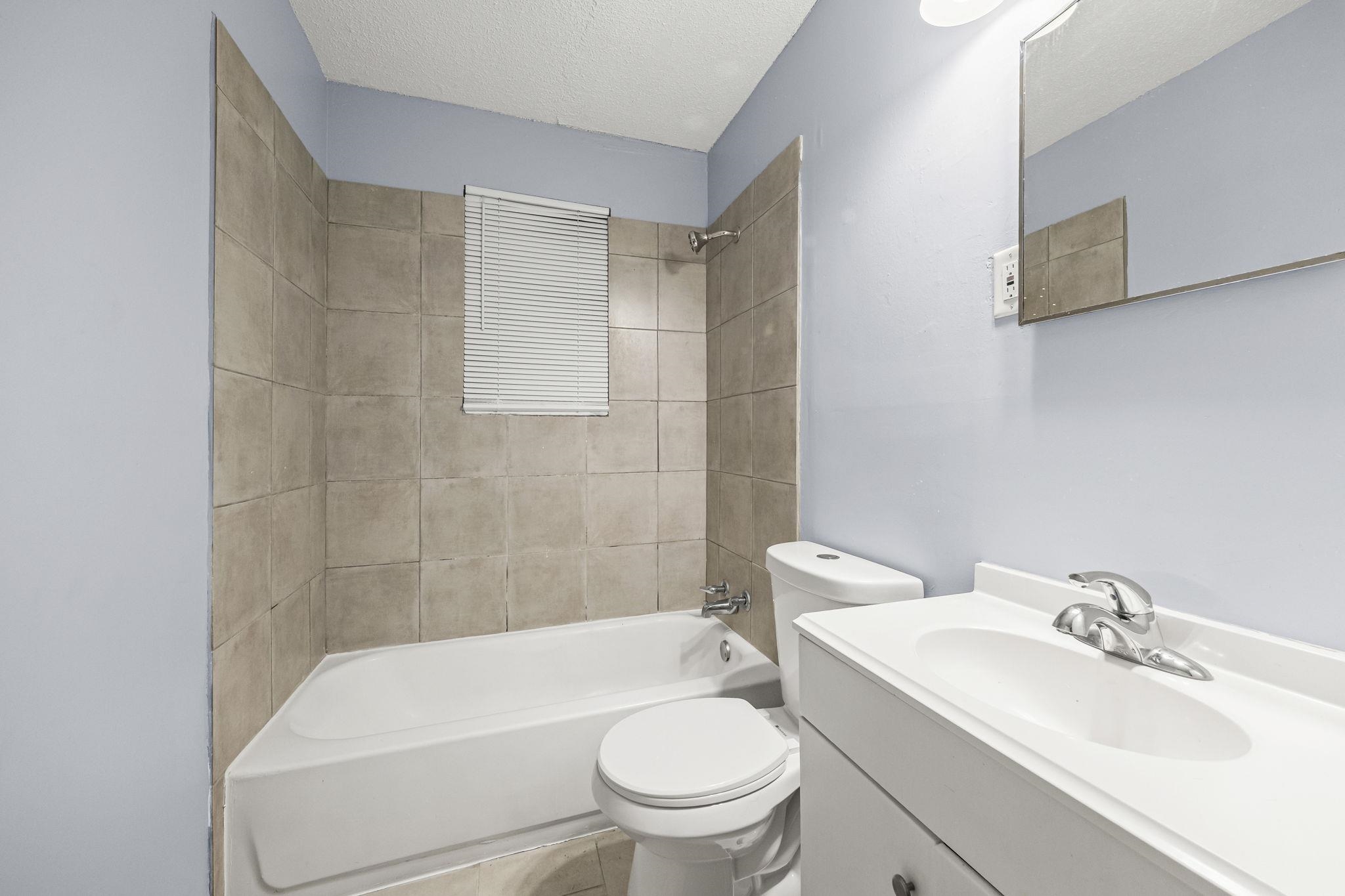 1367 Hyde Park Blvd Property Photo 15
