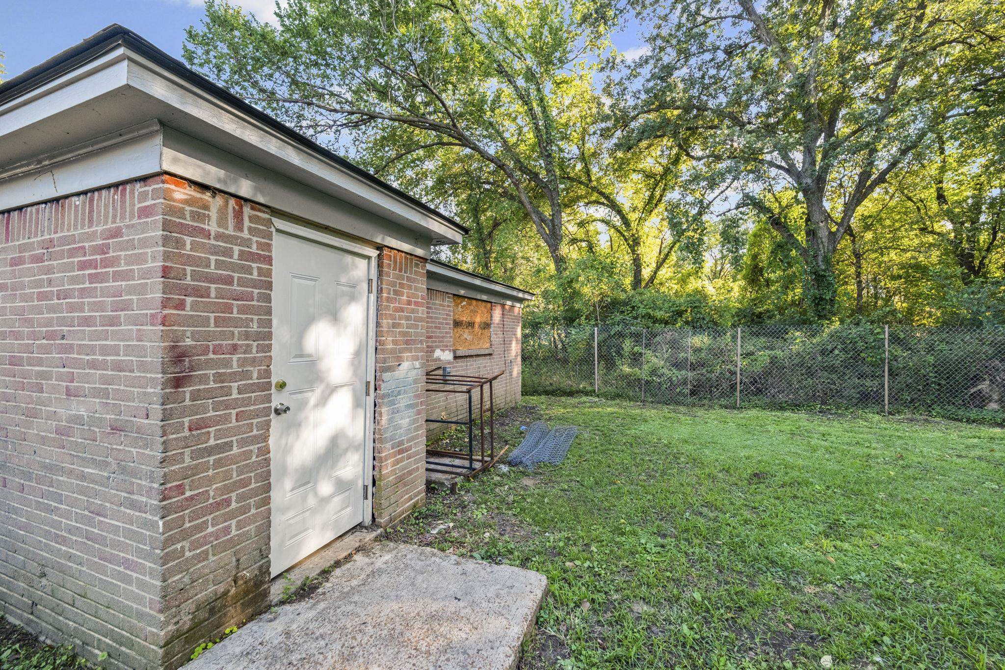 1367 Hyde Park Blvd Property Photo 17
