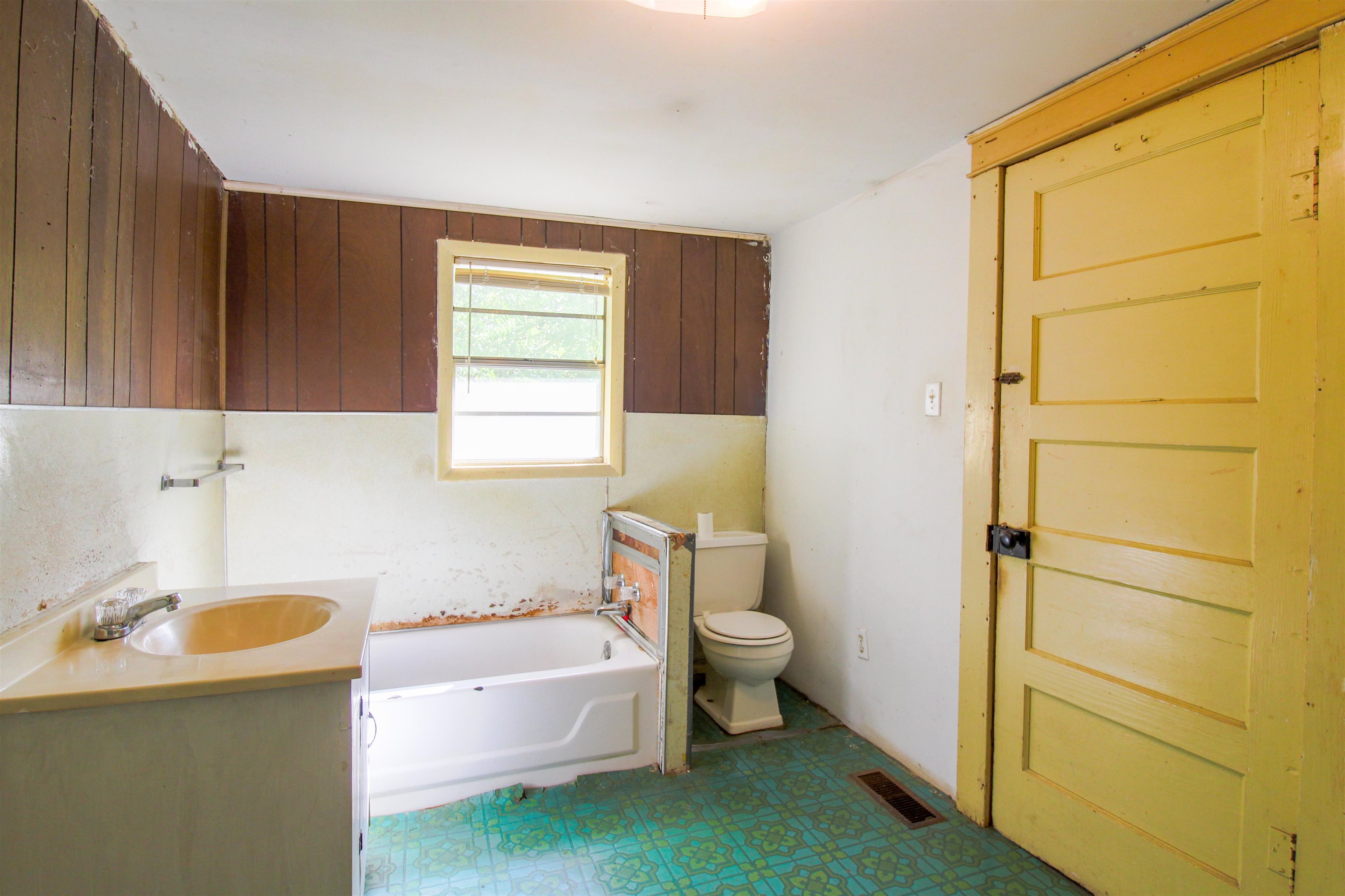 2440 Edith Nankipoo Rd Property Photo 16