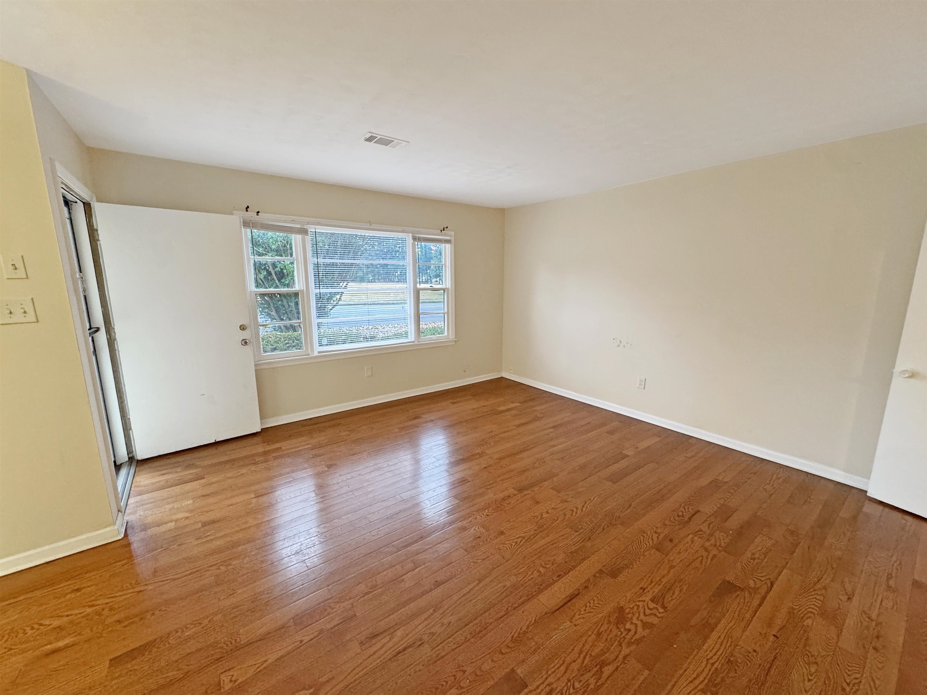 1519 S White Station Rd Property Photo 3