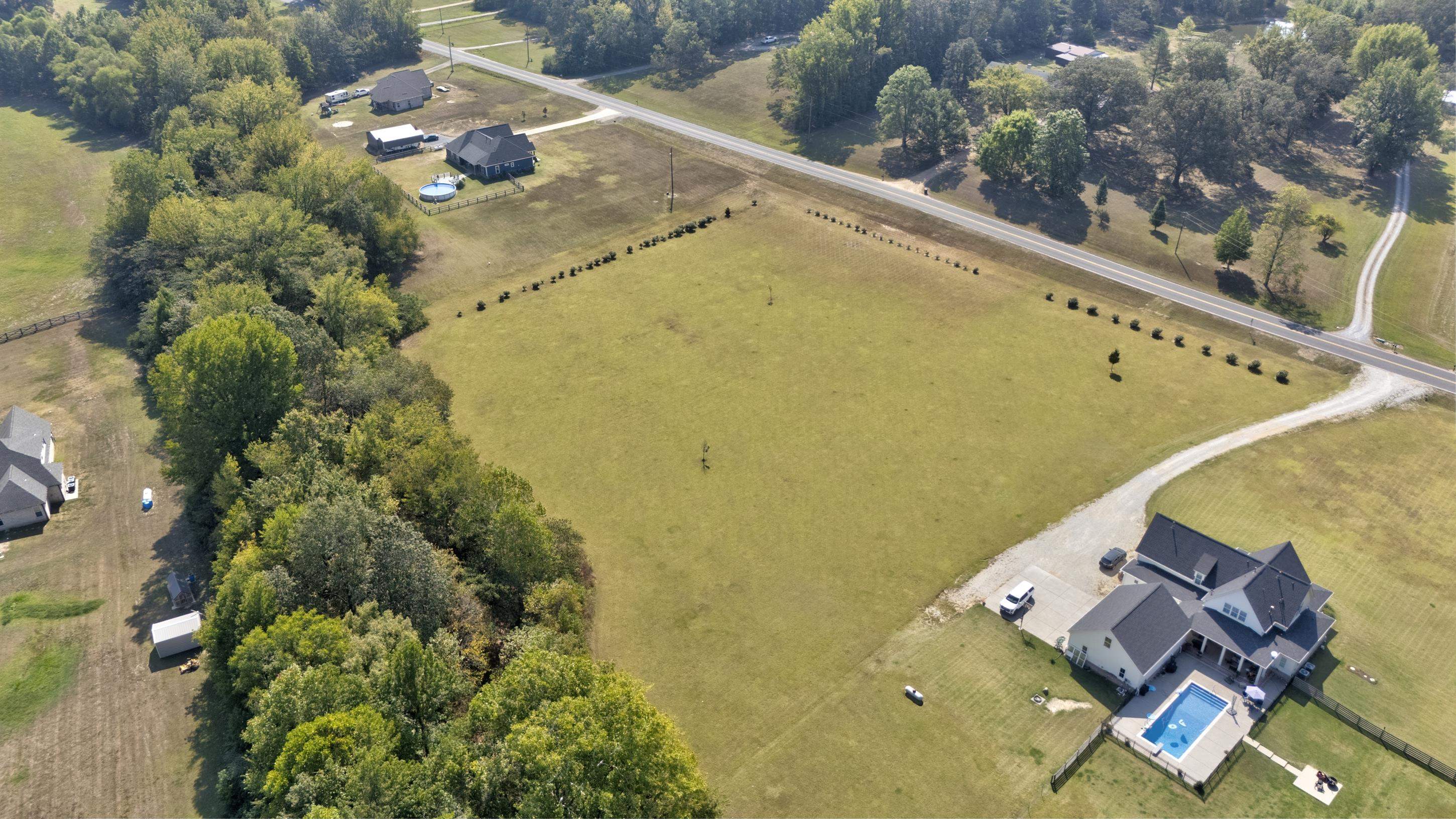 8600 County Line Rd Property Photo 3
