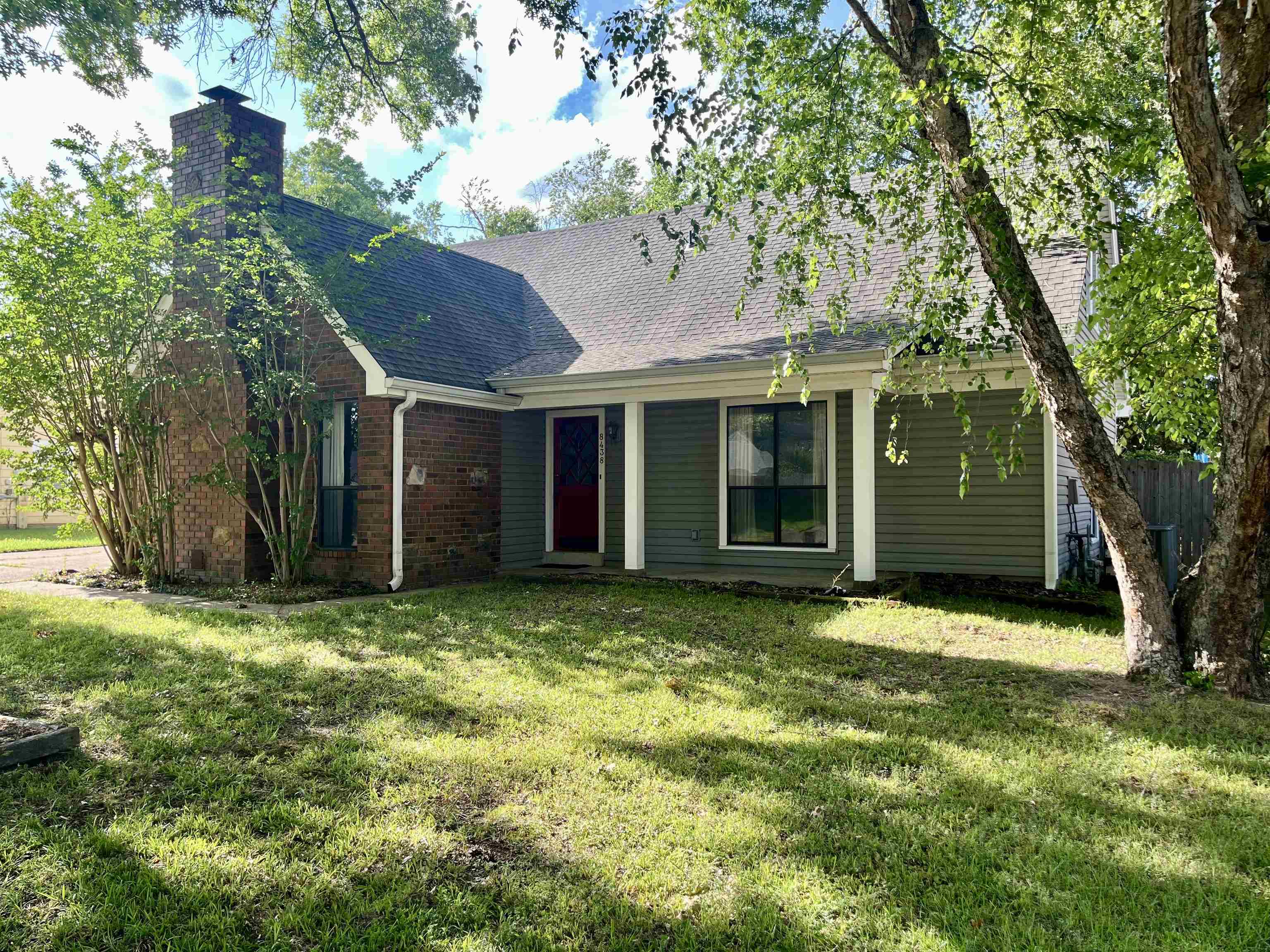 8438 River Glen Dr Property Photo 3