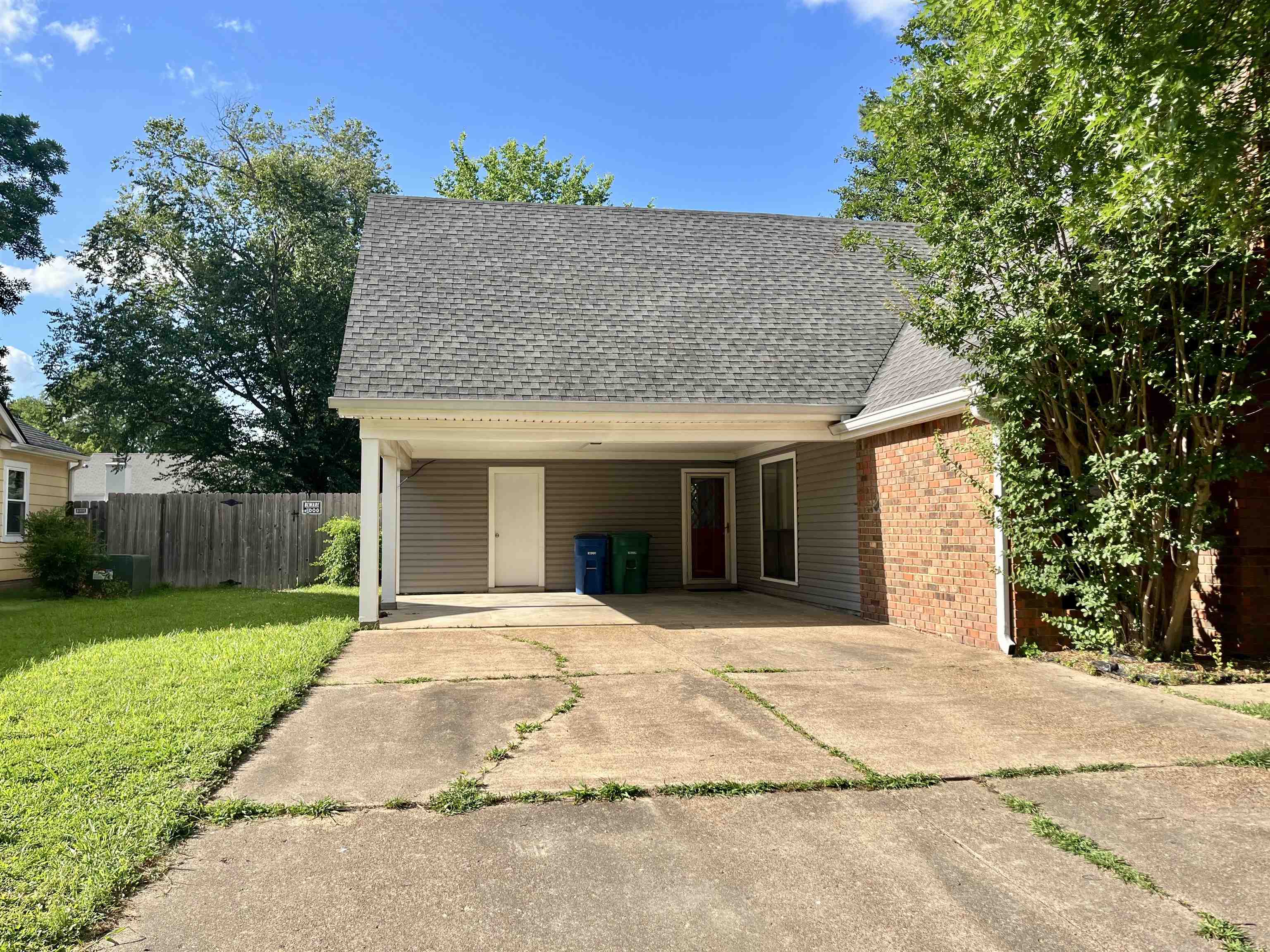 8438 River Glen Dr Property Photo 4