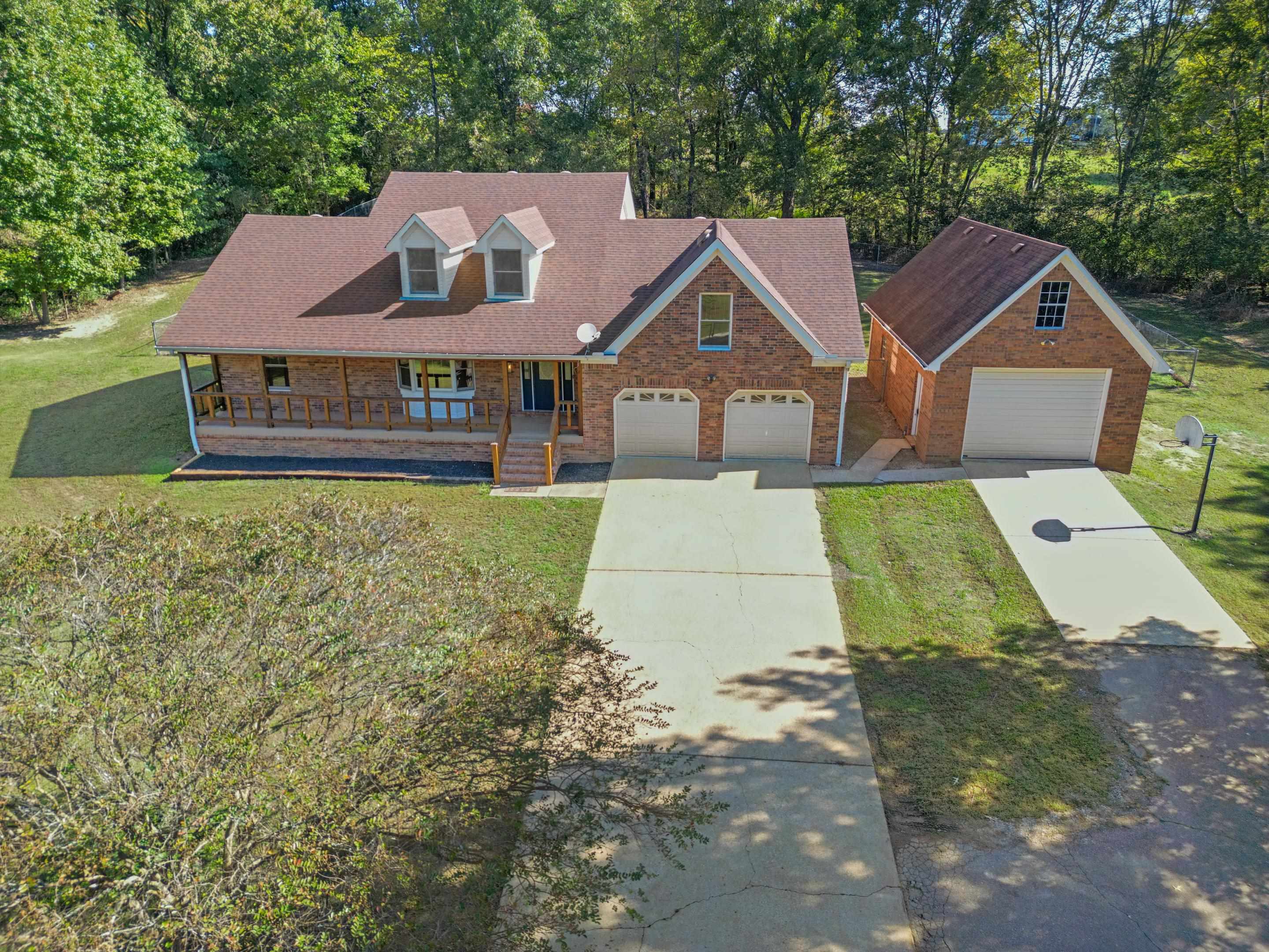 762 Huffman Rd Property Photo 1