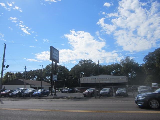 1505 Elvis Presley Blvd Property Photo 2