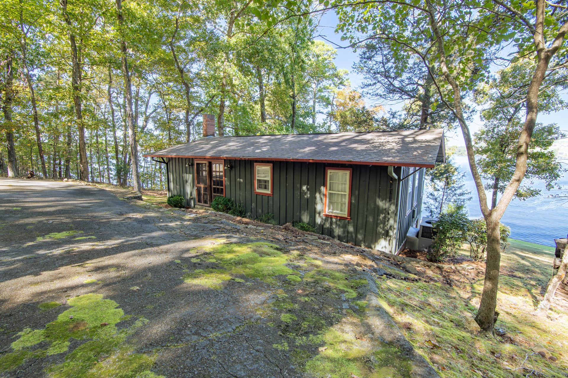 330 Mamie Way Property Photo 6