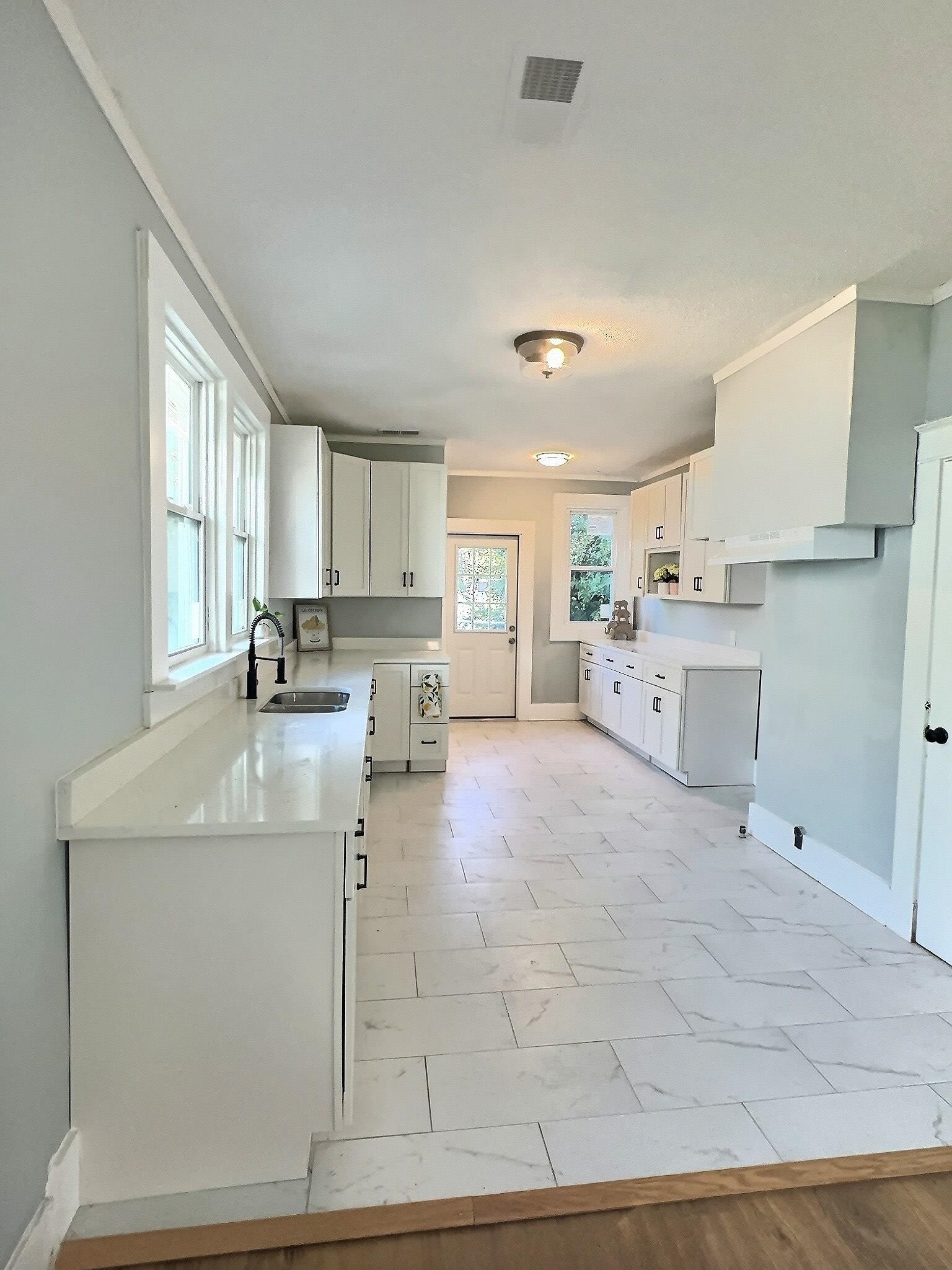 1824 Kendale Ave Property Photo 3