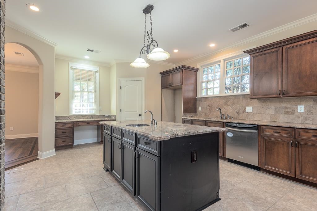 20 Surrey Loop Cir Property Photo 9