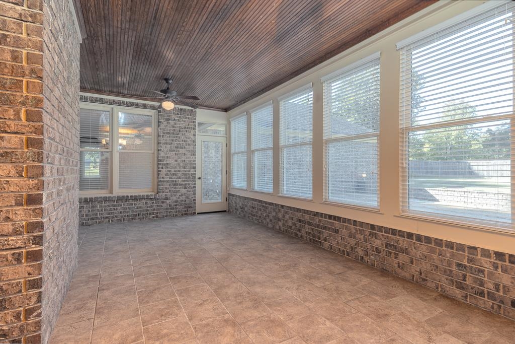 20 Surrey Loop Cir Property Photo 13