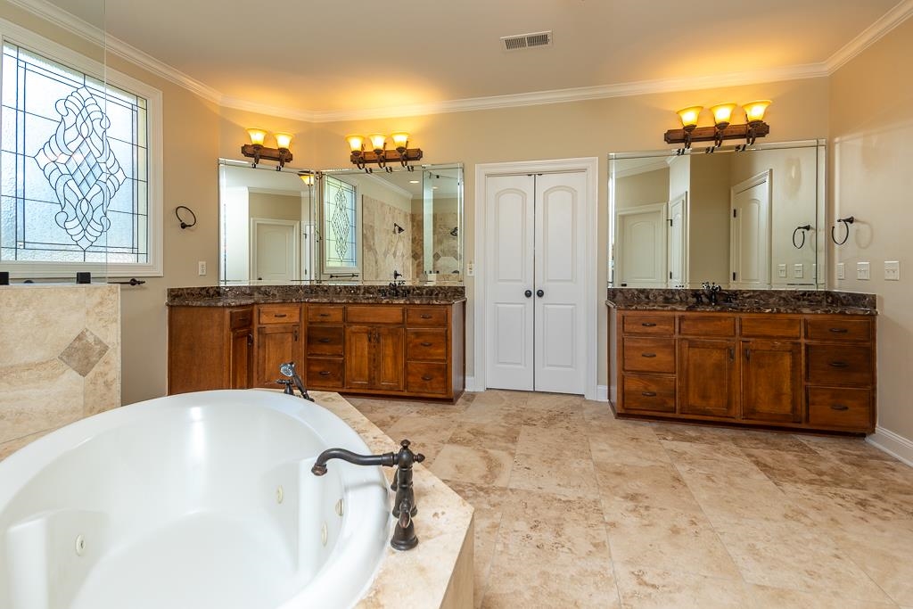 20 Surrey Loop Cir Property Photo 17