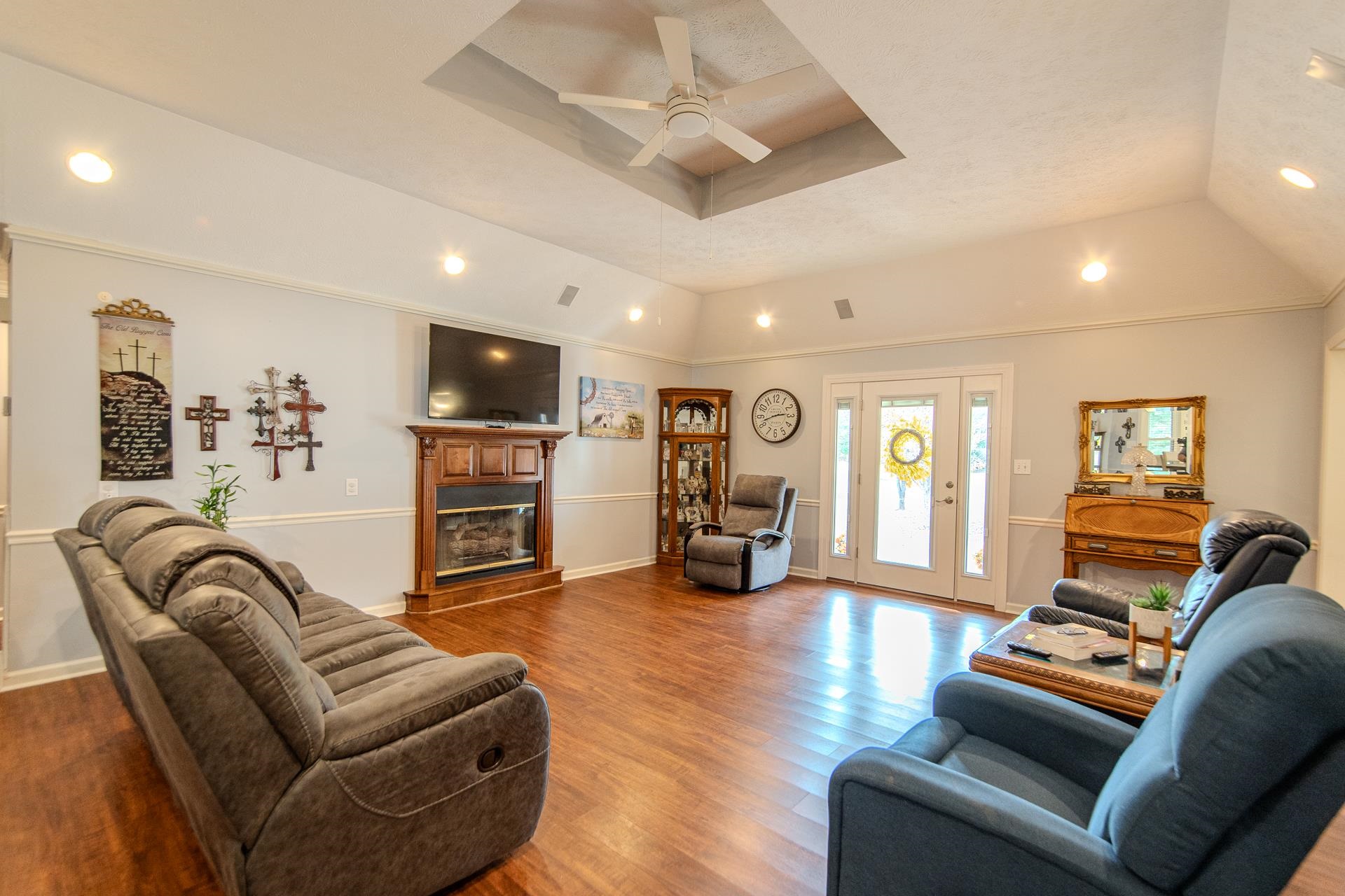 485 Robin Hood Loop Property Photo 6