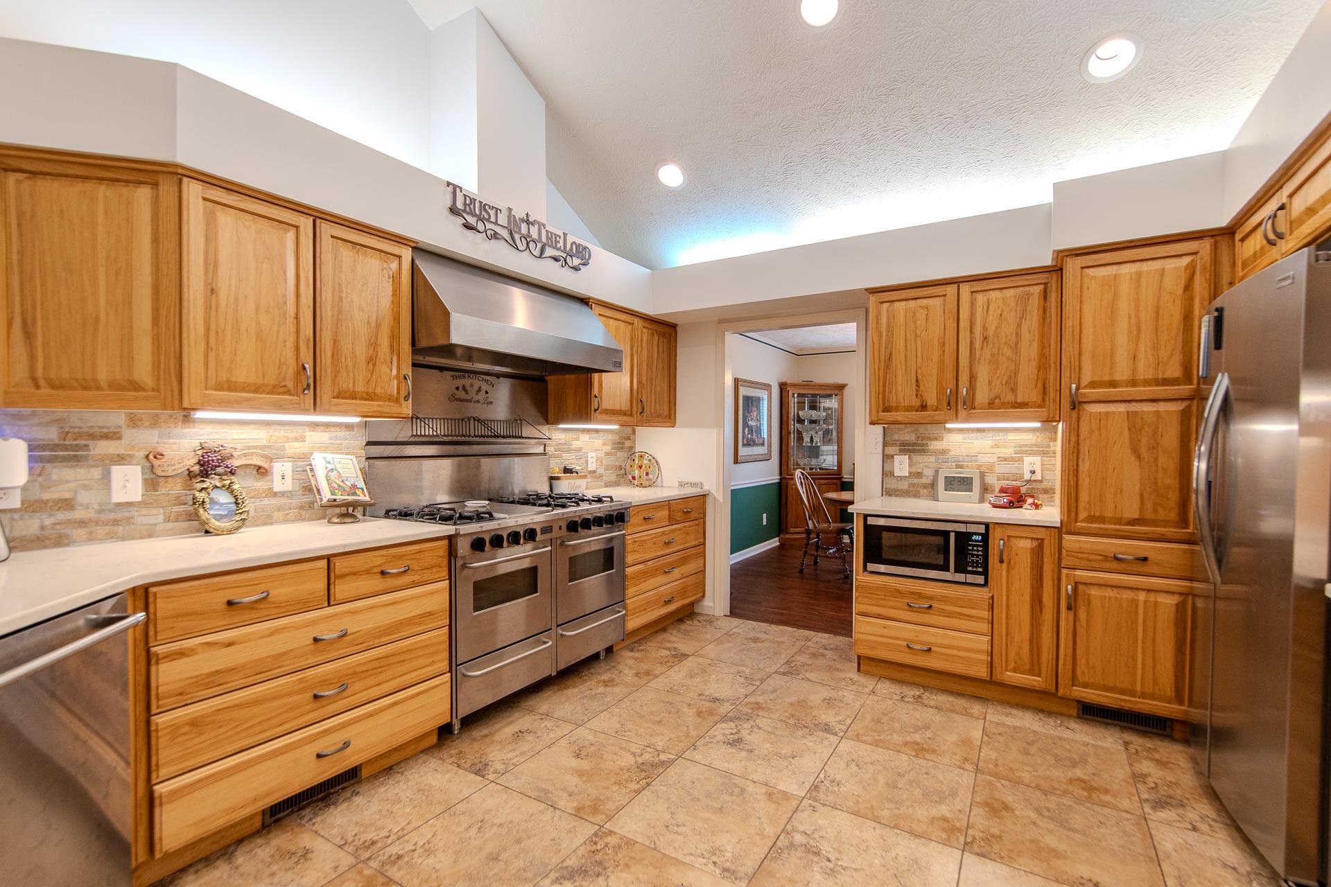 485 Robin Hood Loop Property Photo 9
