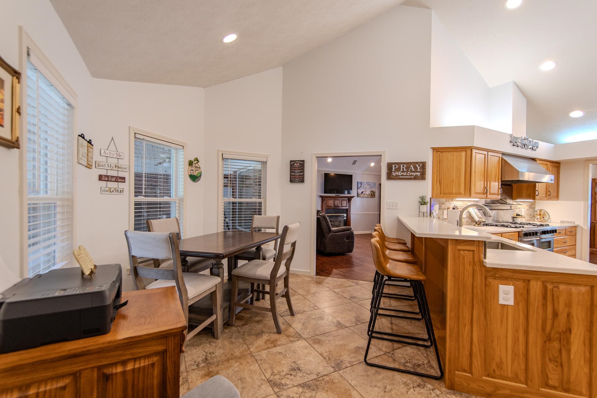 485 Robin Hood Loop Property Photo 10