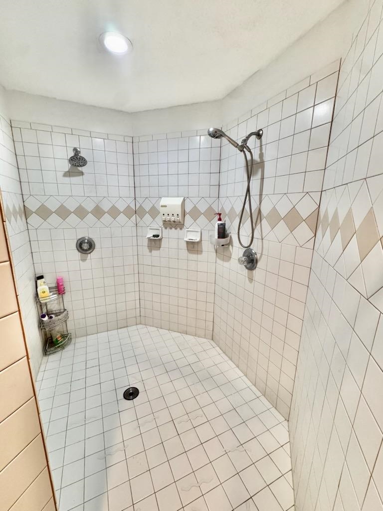 485 Robin Hood Loop Property Photo 17