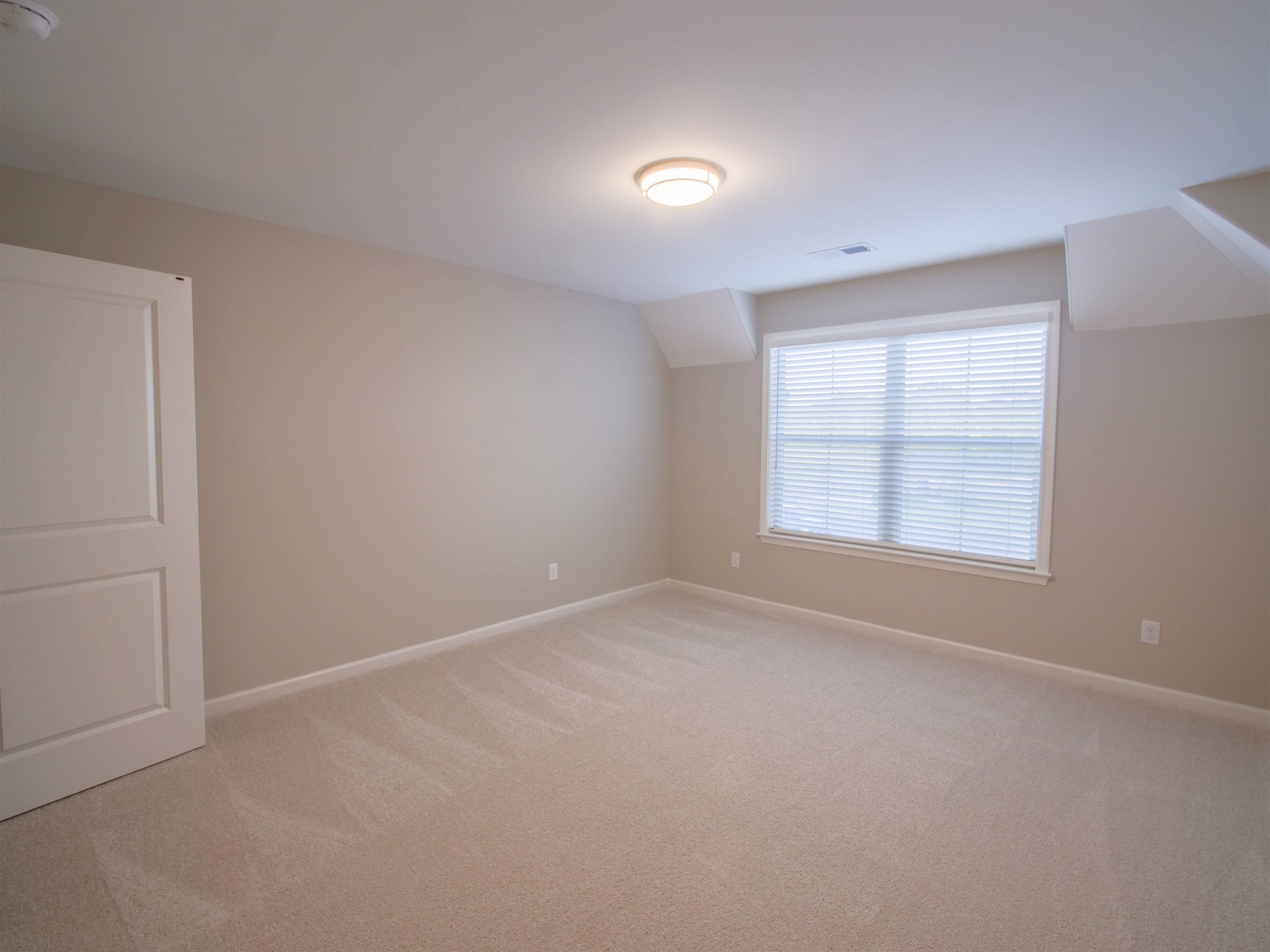 9568 Grays Hollow Dr S Property Photo 25