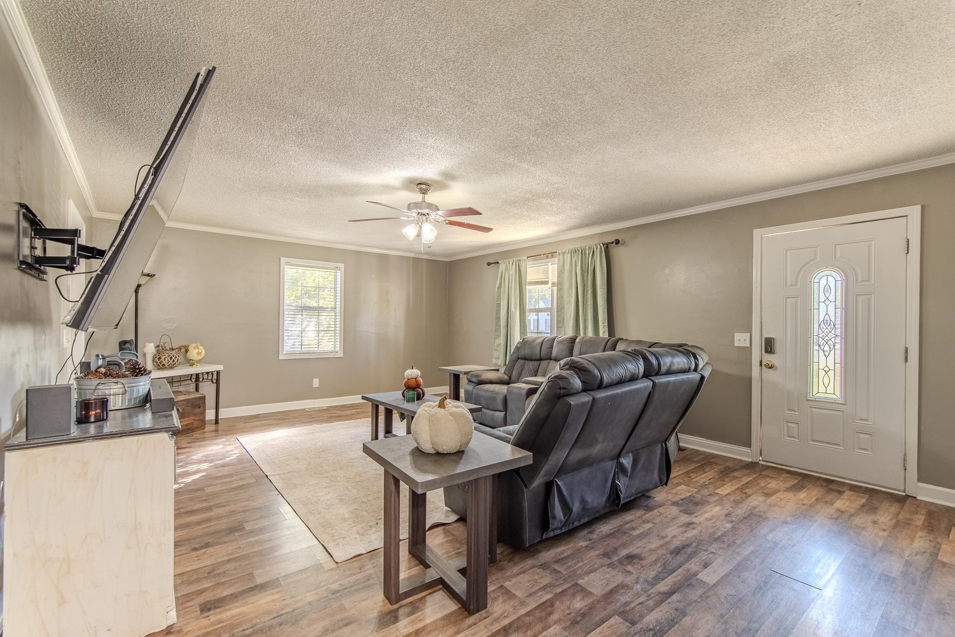 41 Bartley Dr Property Photo 14
