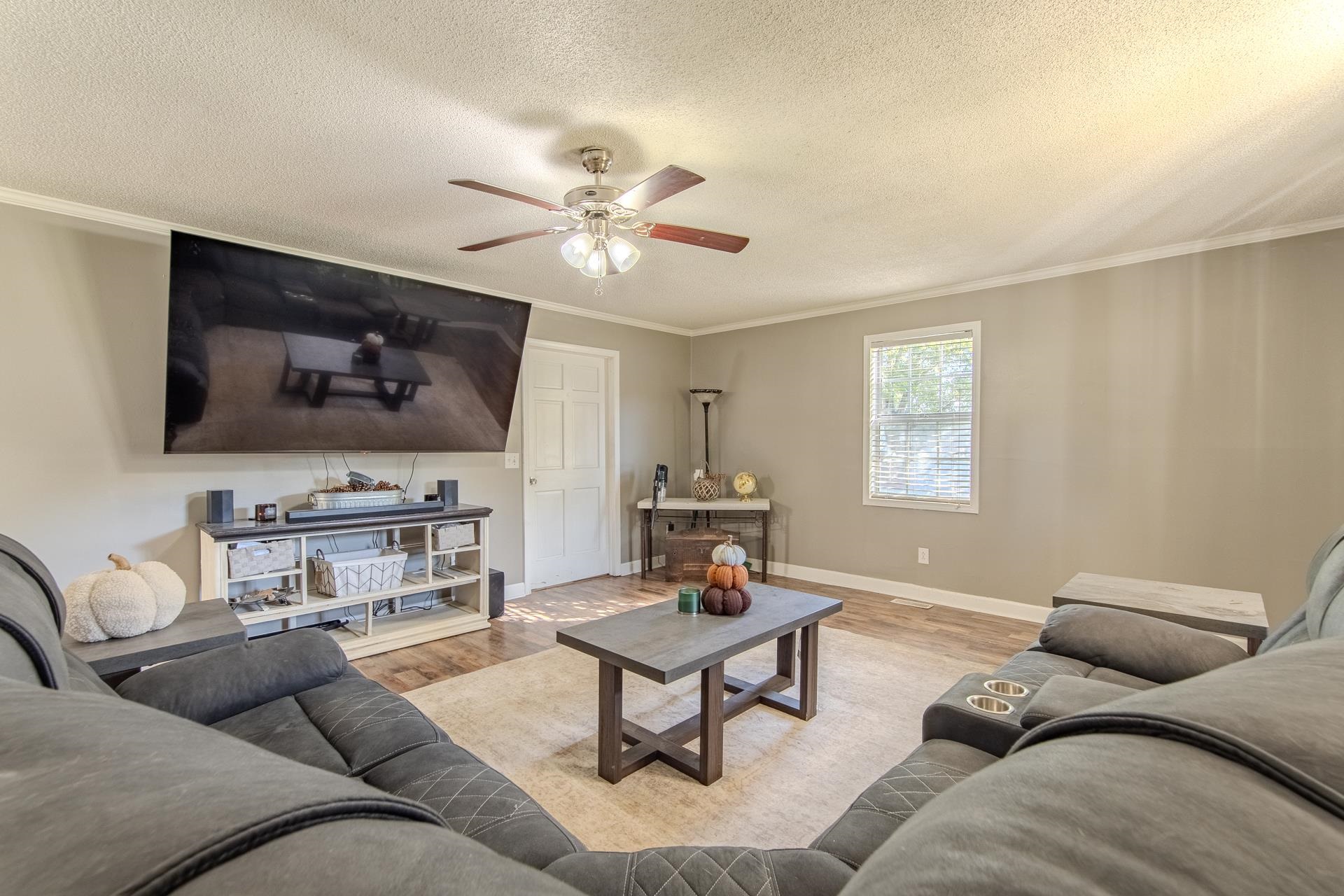 41 Bartley Dr Property Photo 15