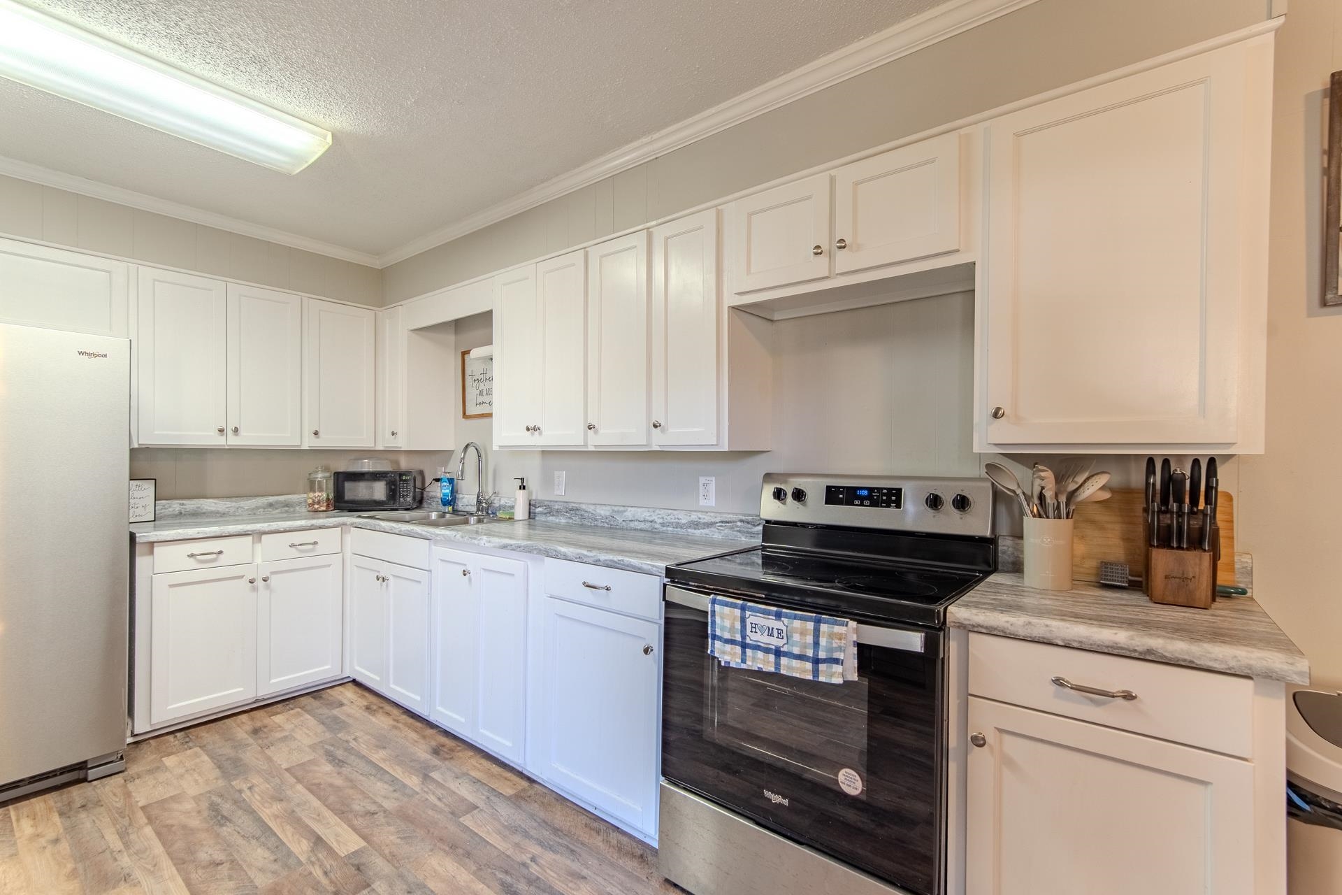 41 Bartley Dr Property Photo 21