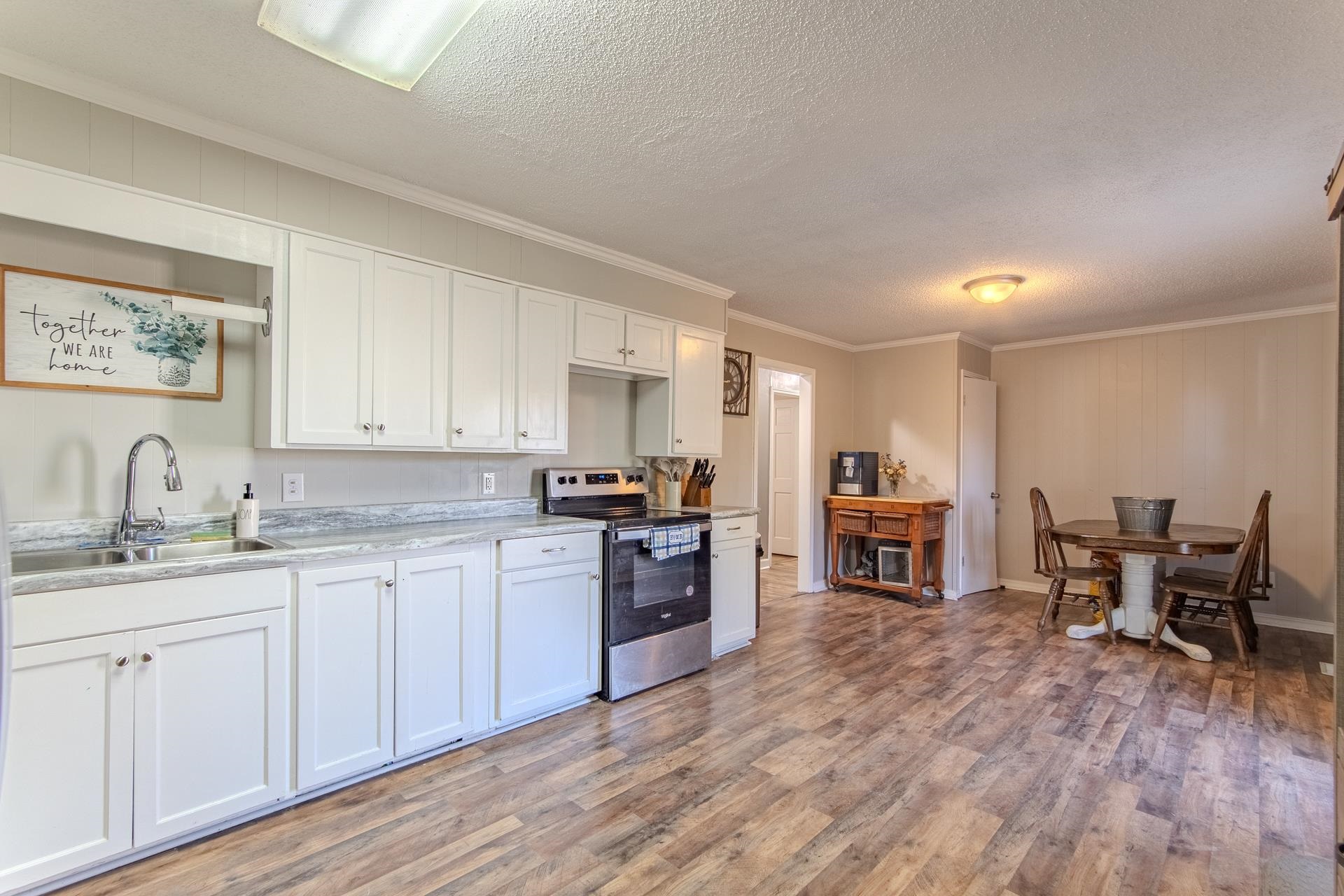 41 Bartley Dr Property Photo 22