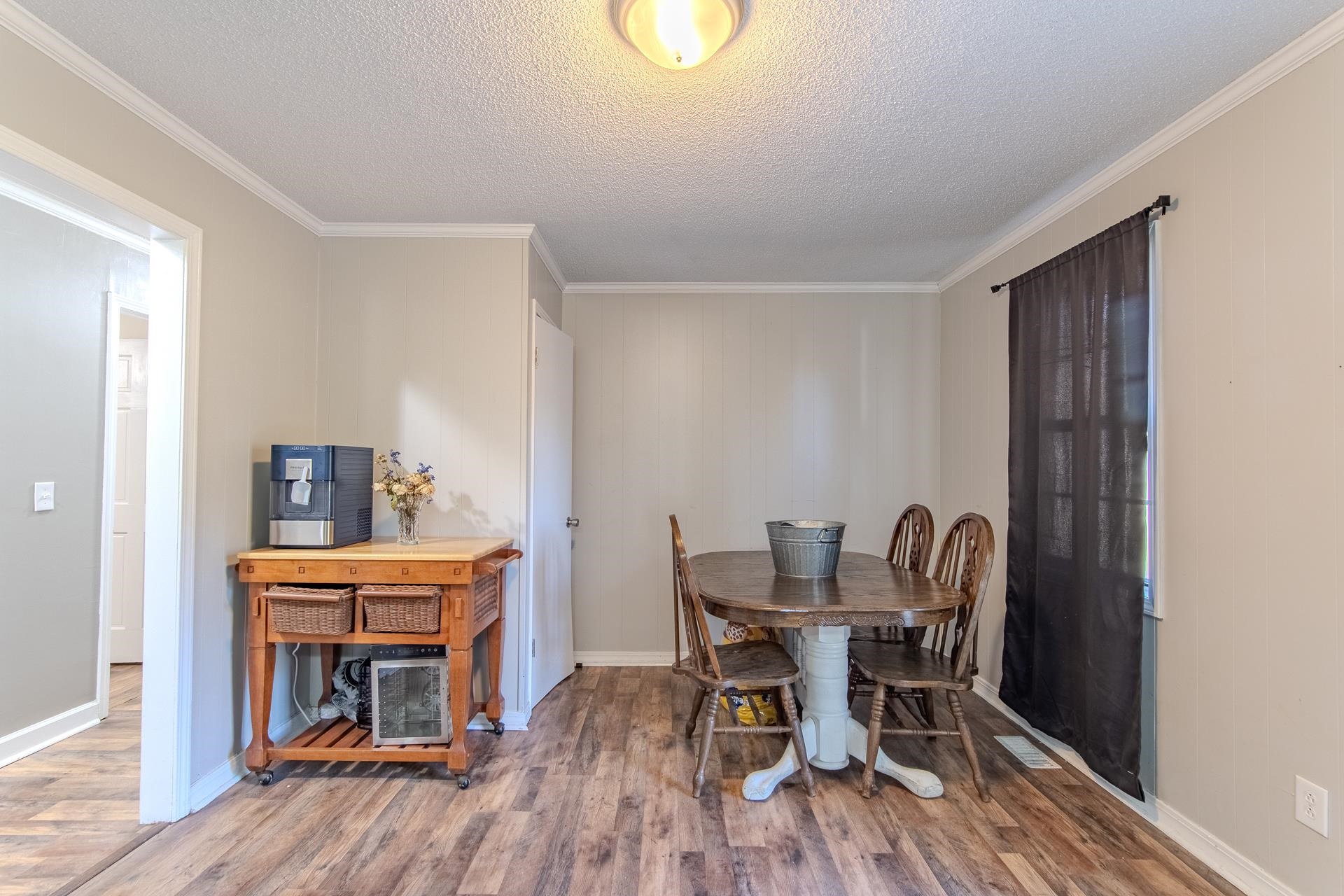 41 Bartley Dr Property Photo 23