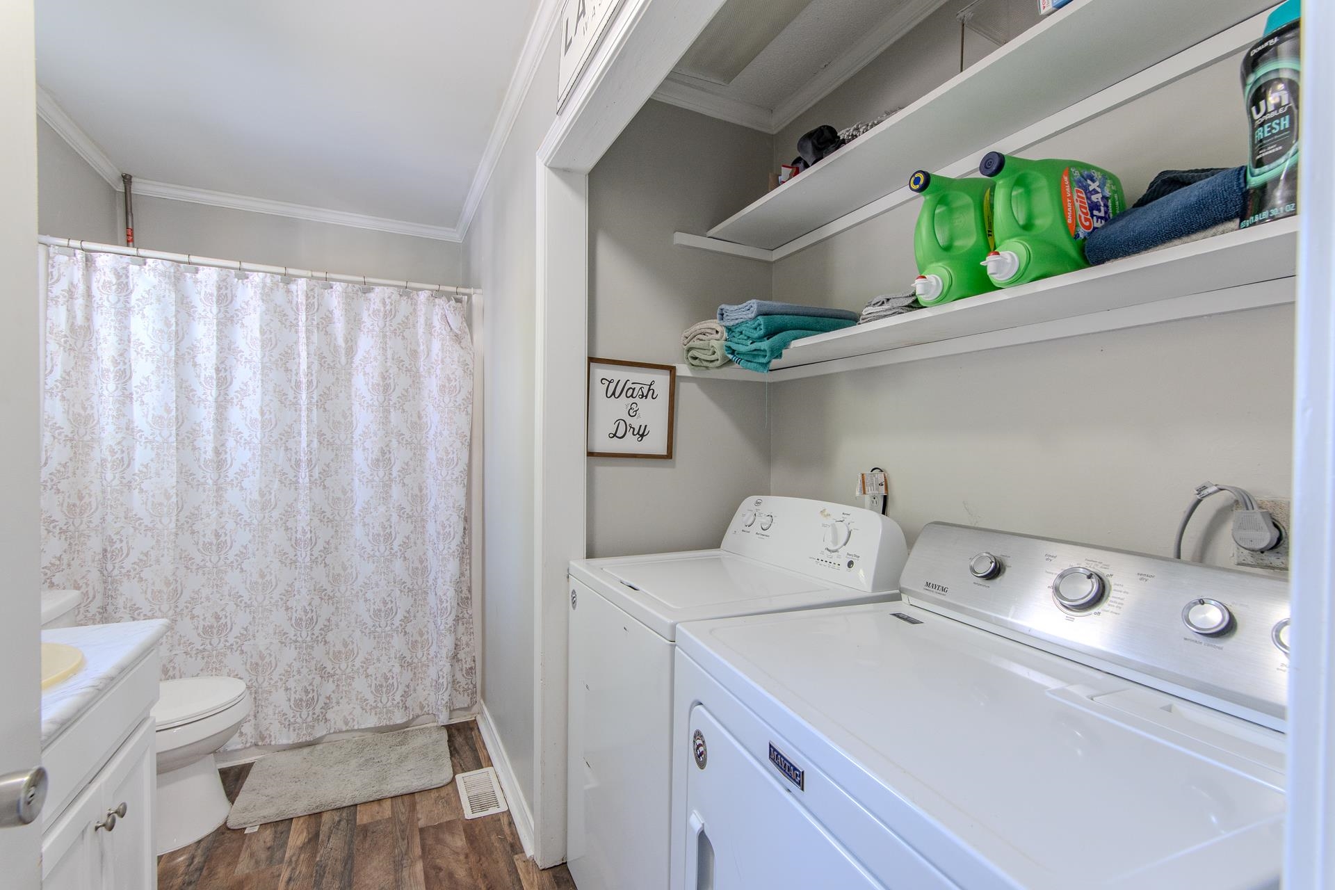 41 Bartley Dr Property Photo 32