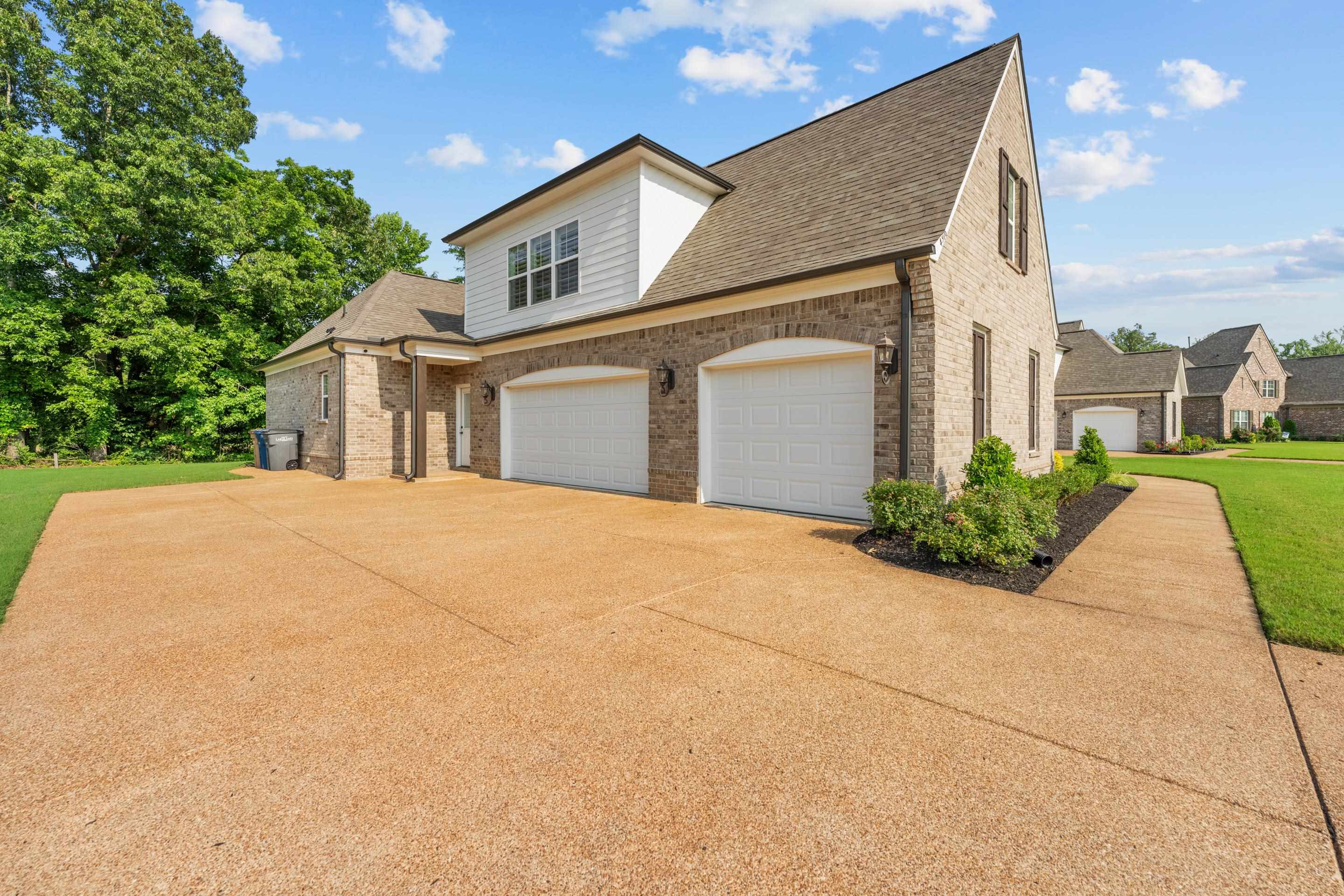4916 Maple Walk Dr Property Photo 5