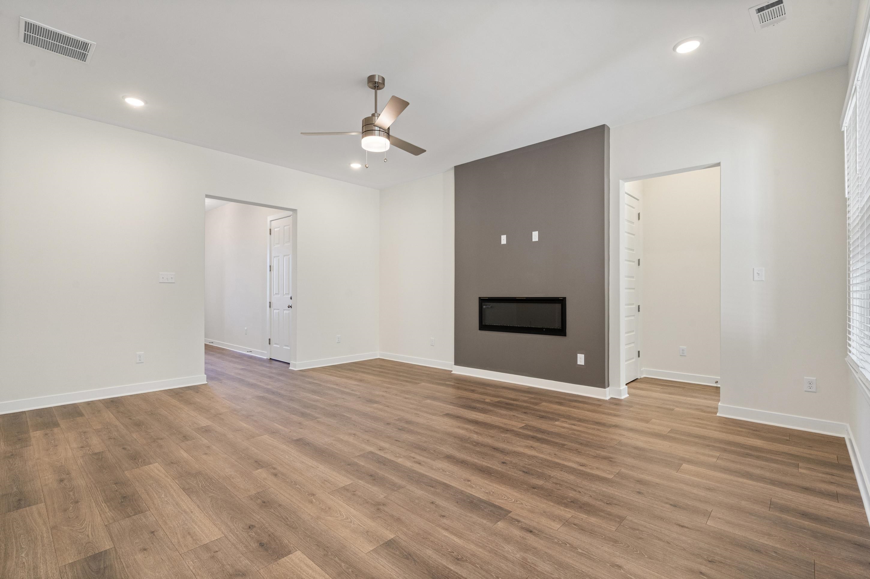 125 Live Oak Cv Property Photo 4