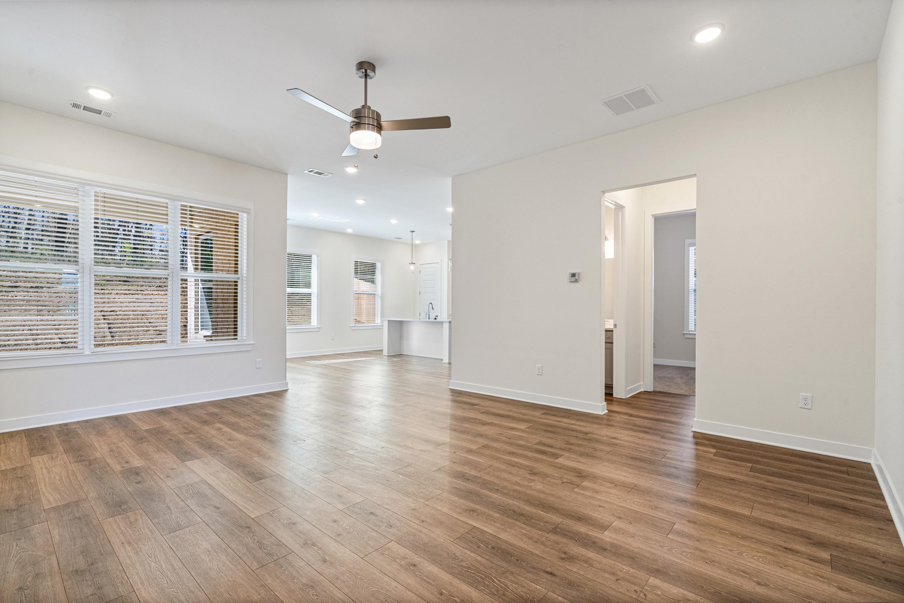 125 Live Oak Cv Property Photo 8