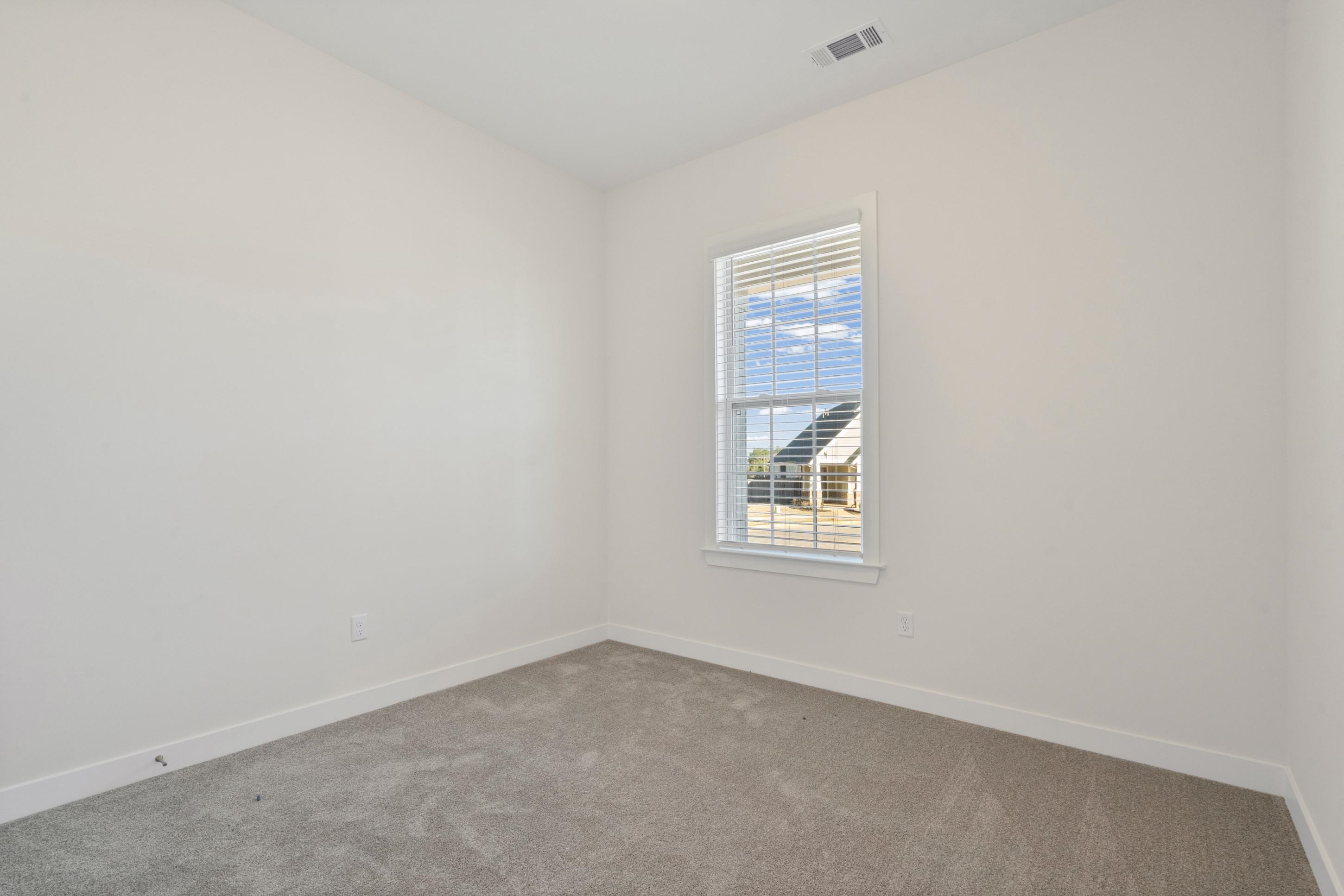 125 Live Oak Cv Property Photo 13