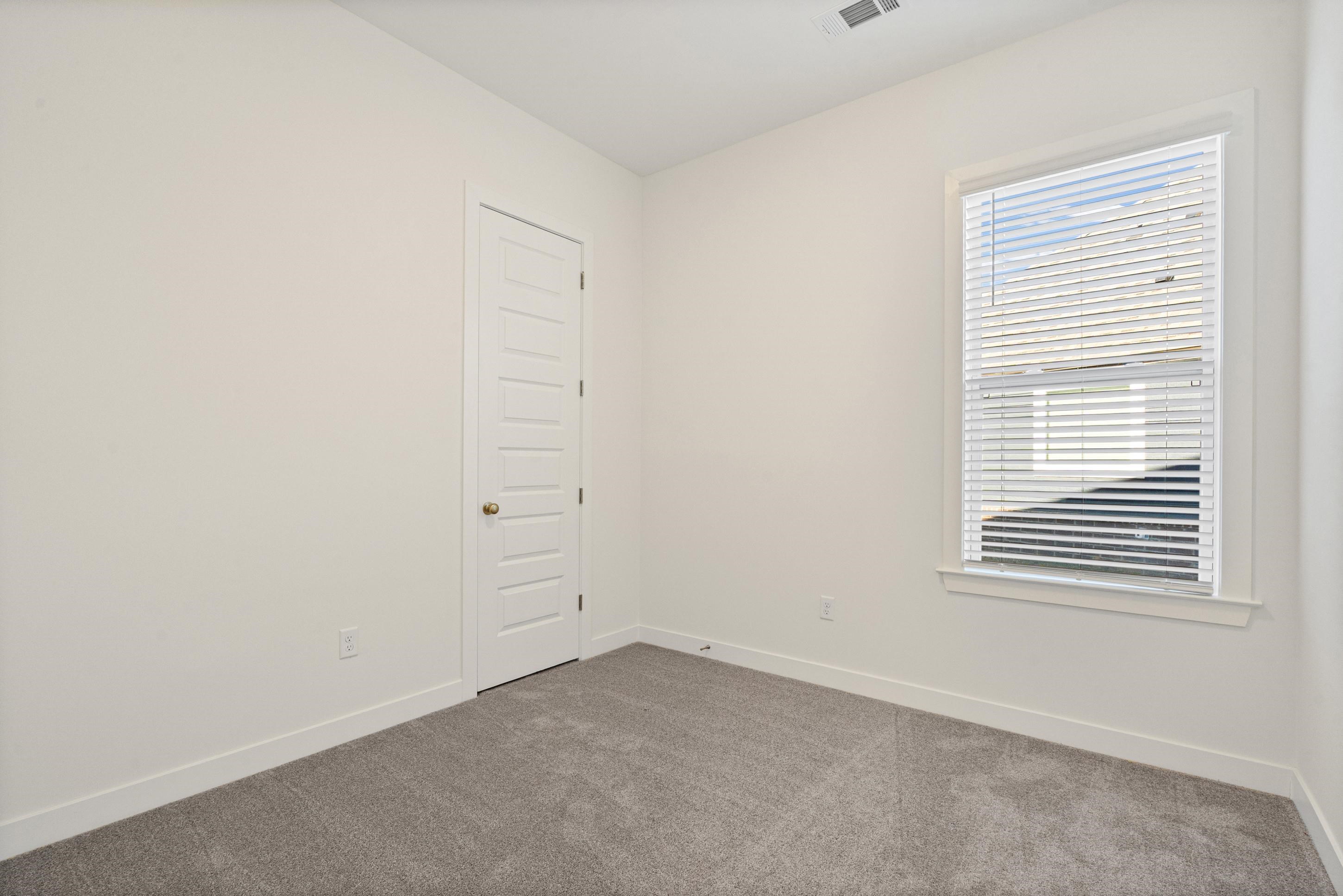 125 Live Oak Cv Property Photo 18
