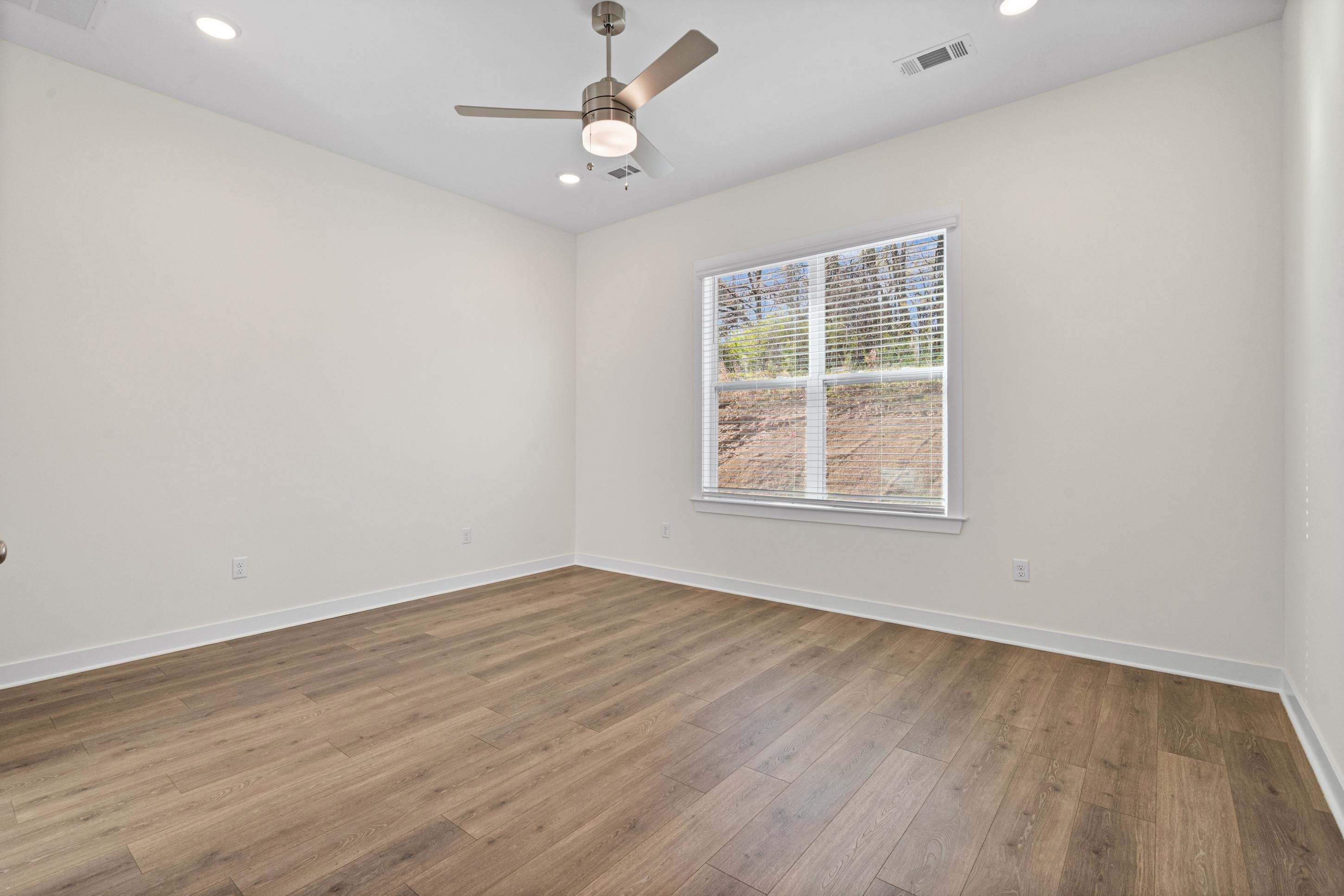 125 Live Oak Cv Property Photo 20