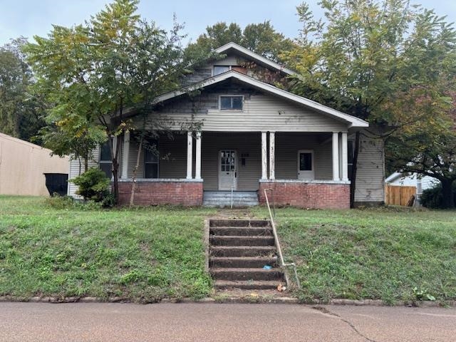 215 Maple St Property Photo 1