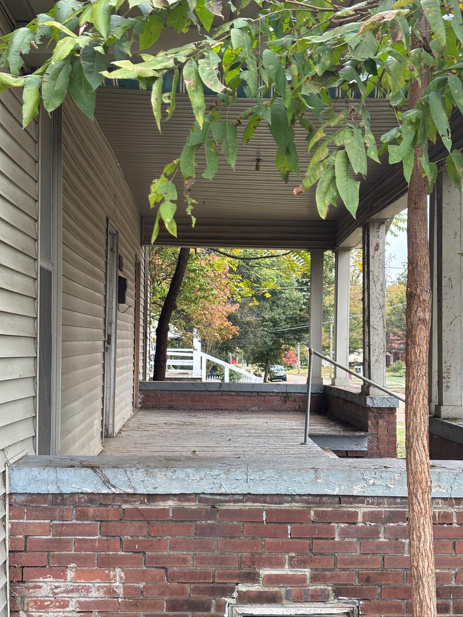 215 Maple St Property Photo 2