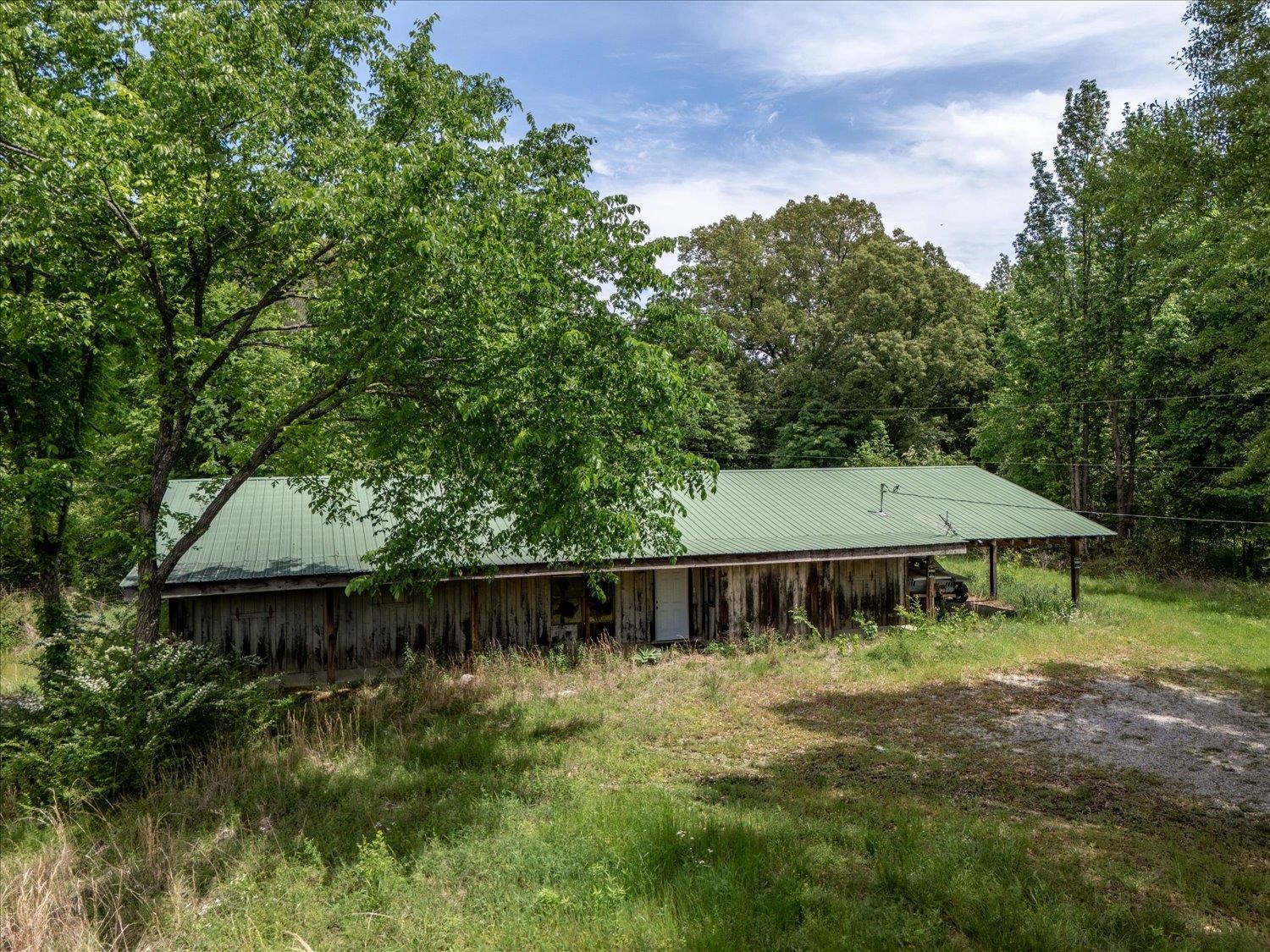 11620 E Holmes Rd E Property Photo 15