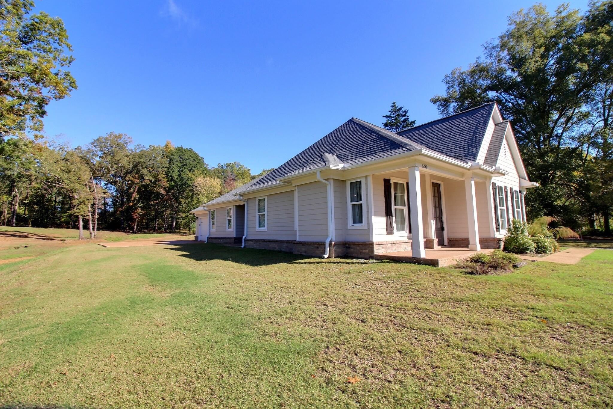 3290 Raleigh Lagrange Dr Property Photo 3