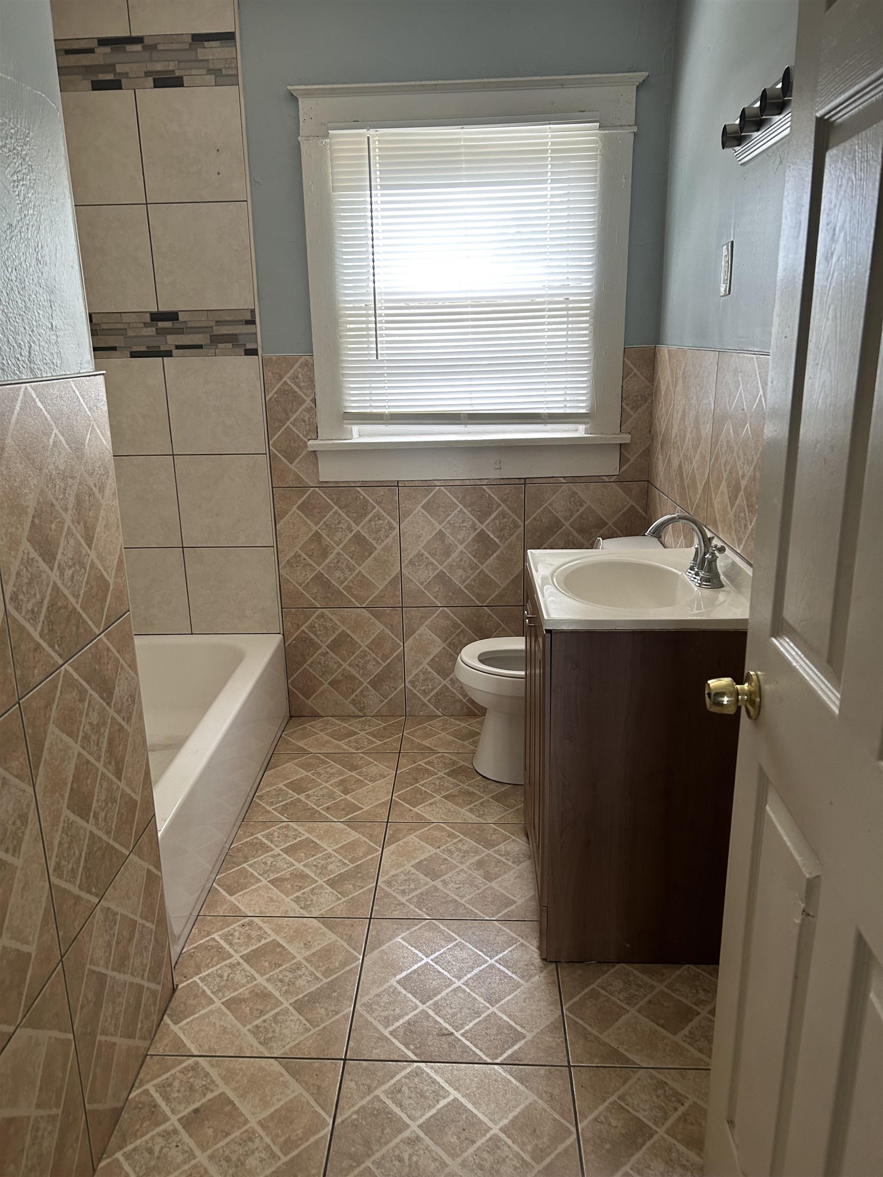 814 N Merton St Property Photo 8