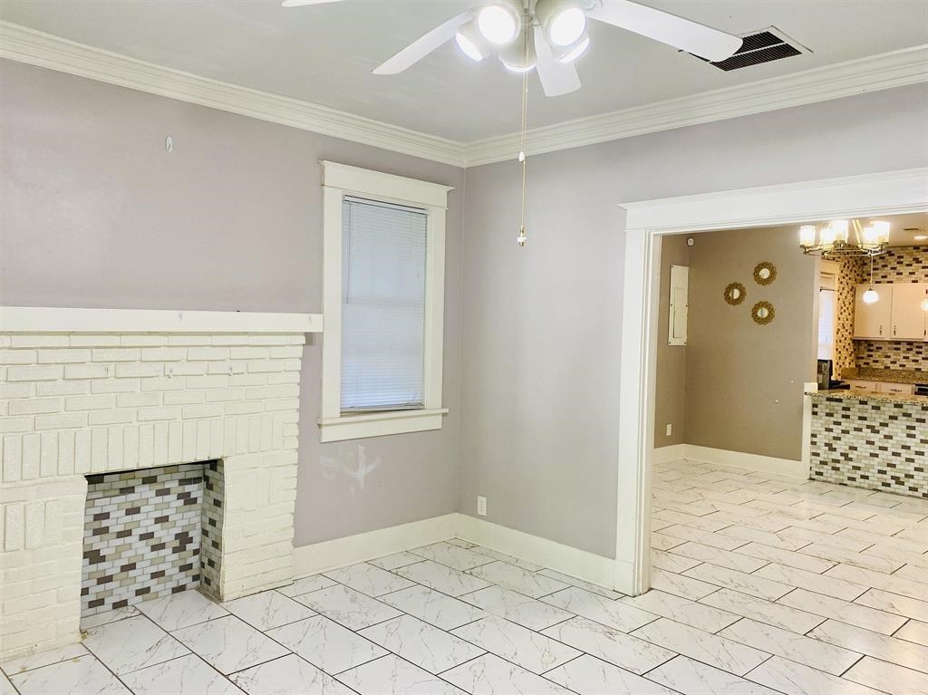 635 N Merton Ave Property Photo 6