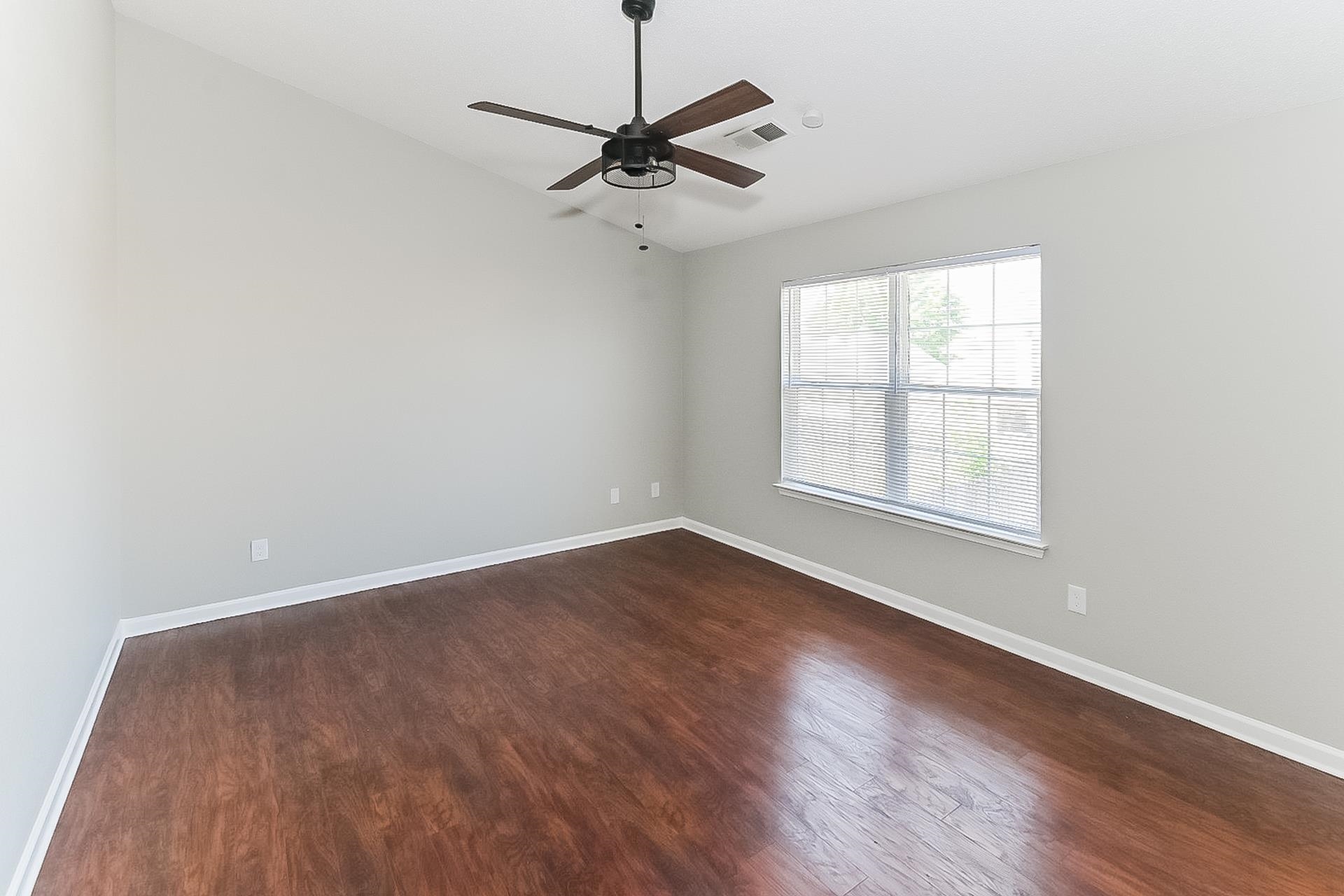 4891 Top Notch Loop Property Photo 3