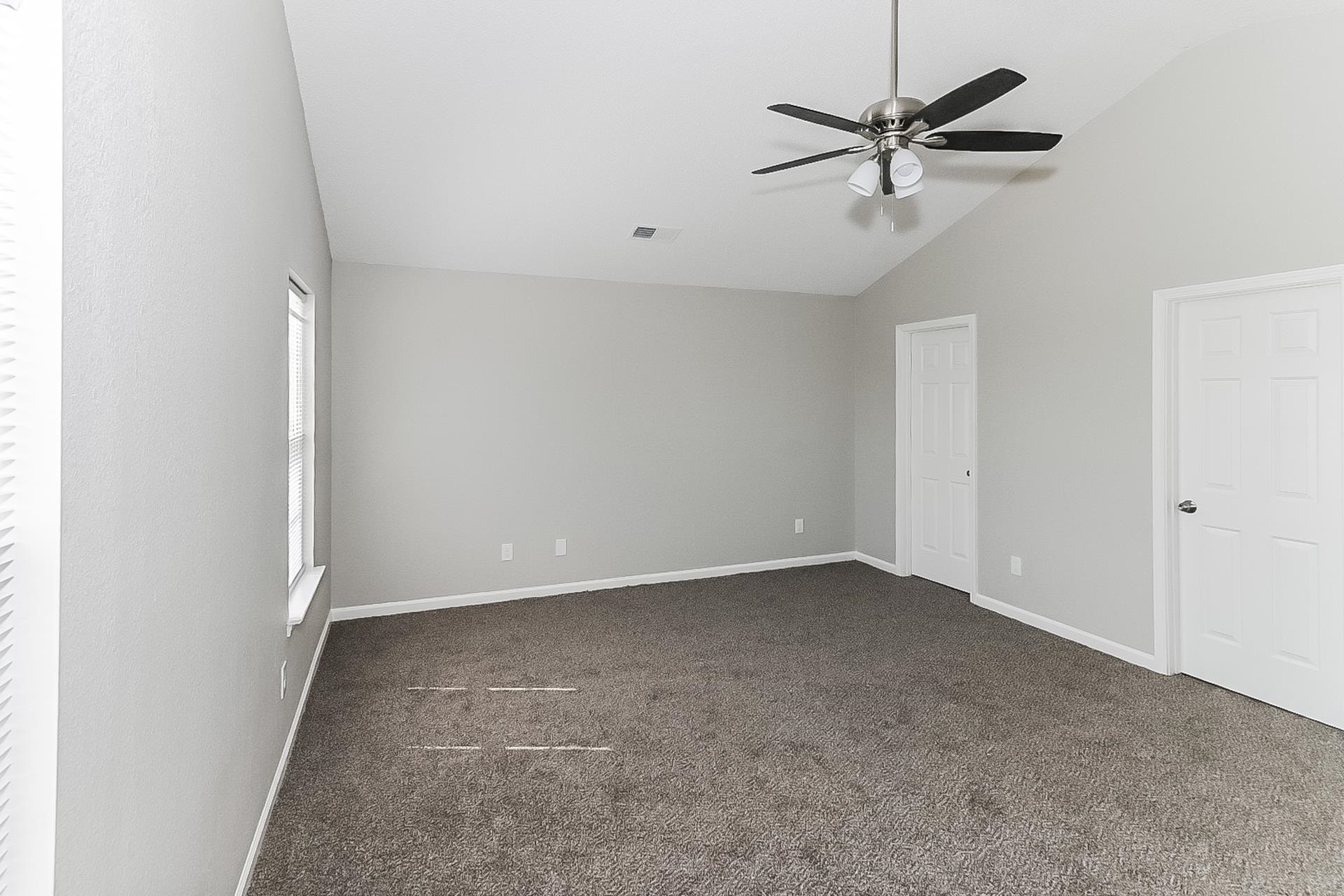 4891 Top Notch Loop Property Photo 7
