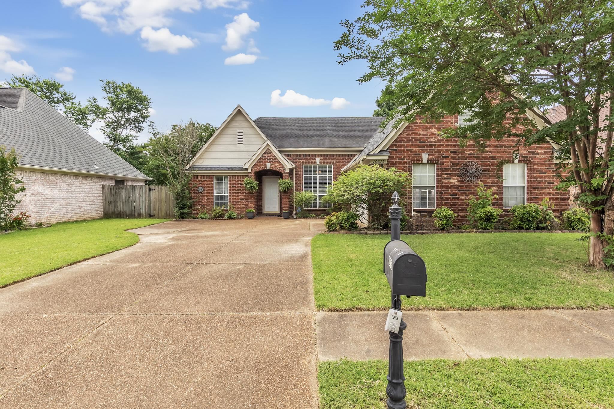 10215 N Green Moss Dr Property Photo 1