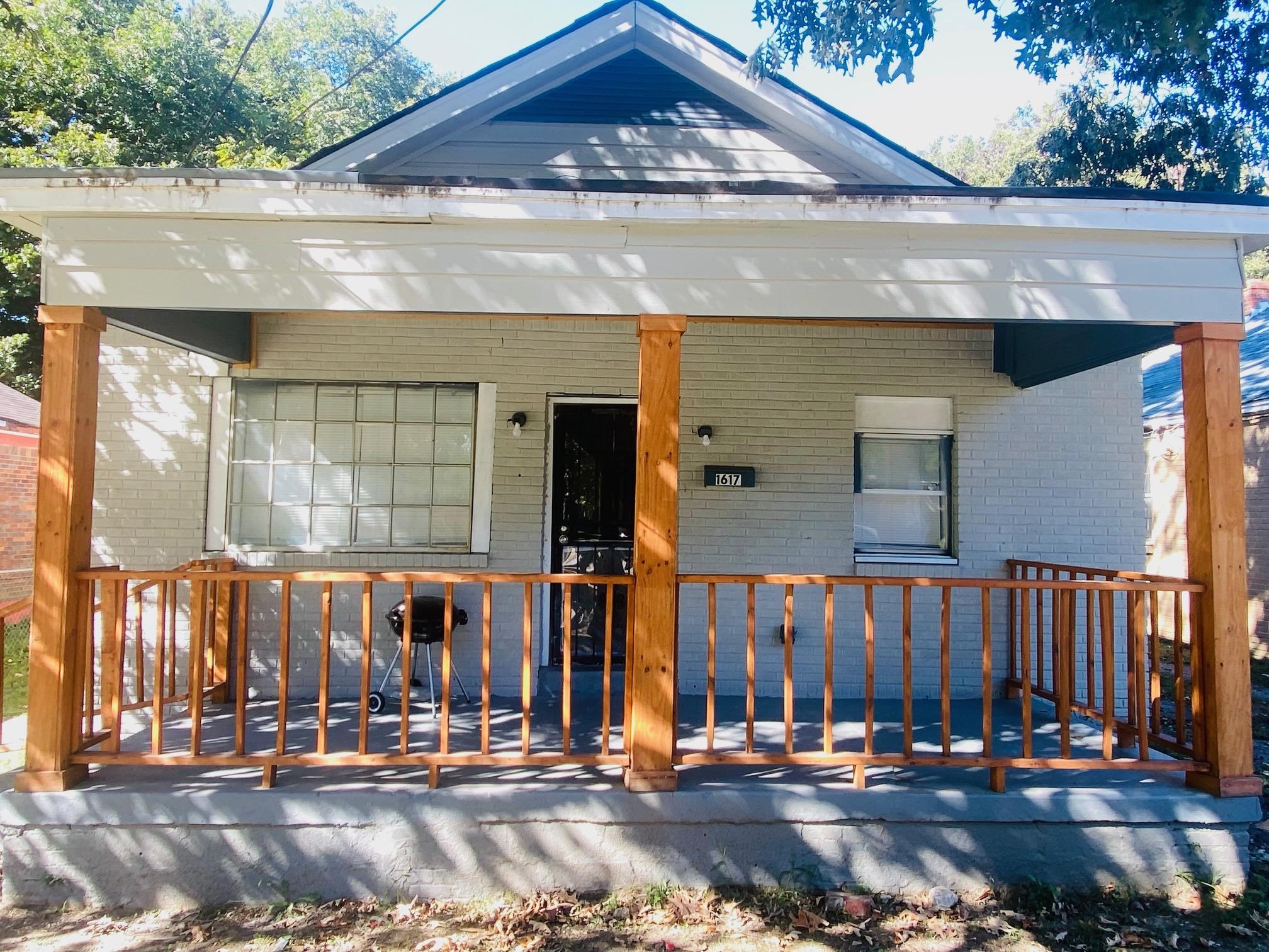 1617 Maplewood St Property Photo 1