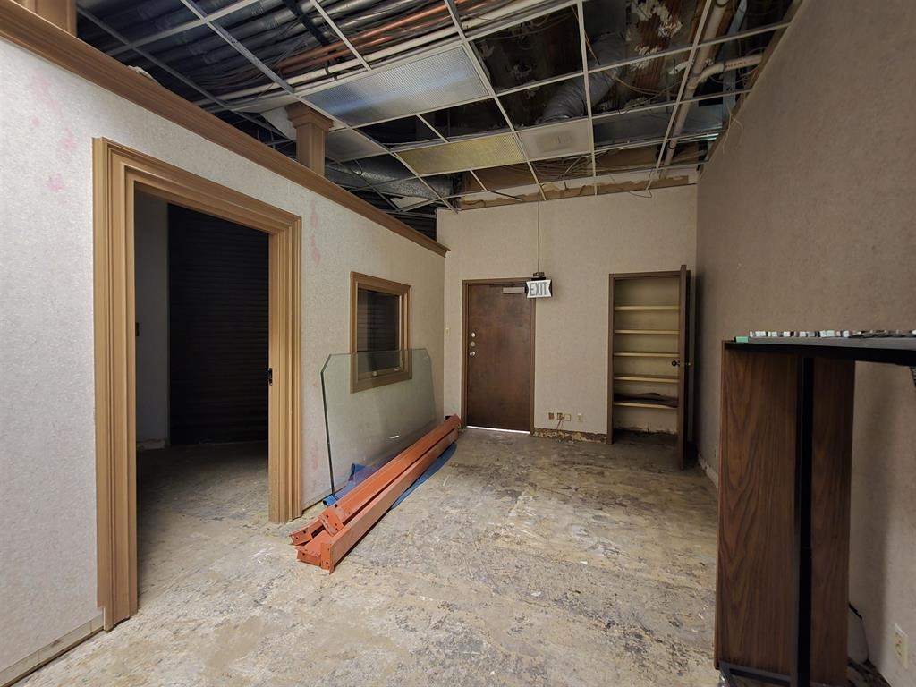 109 N Main St C-6 Property Photo 6
